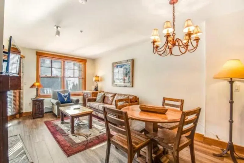 Living room in 1 Bedroom Springs Condo In River Run Village Just 75 Yards From The River Run Gondola