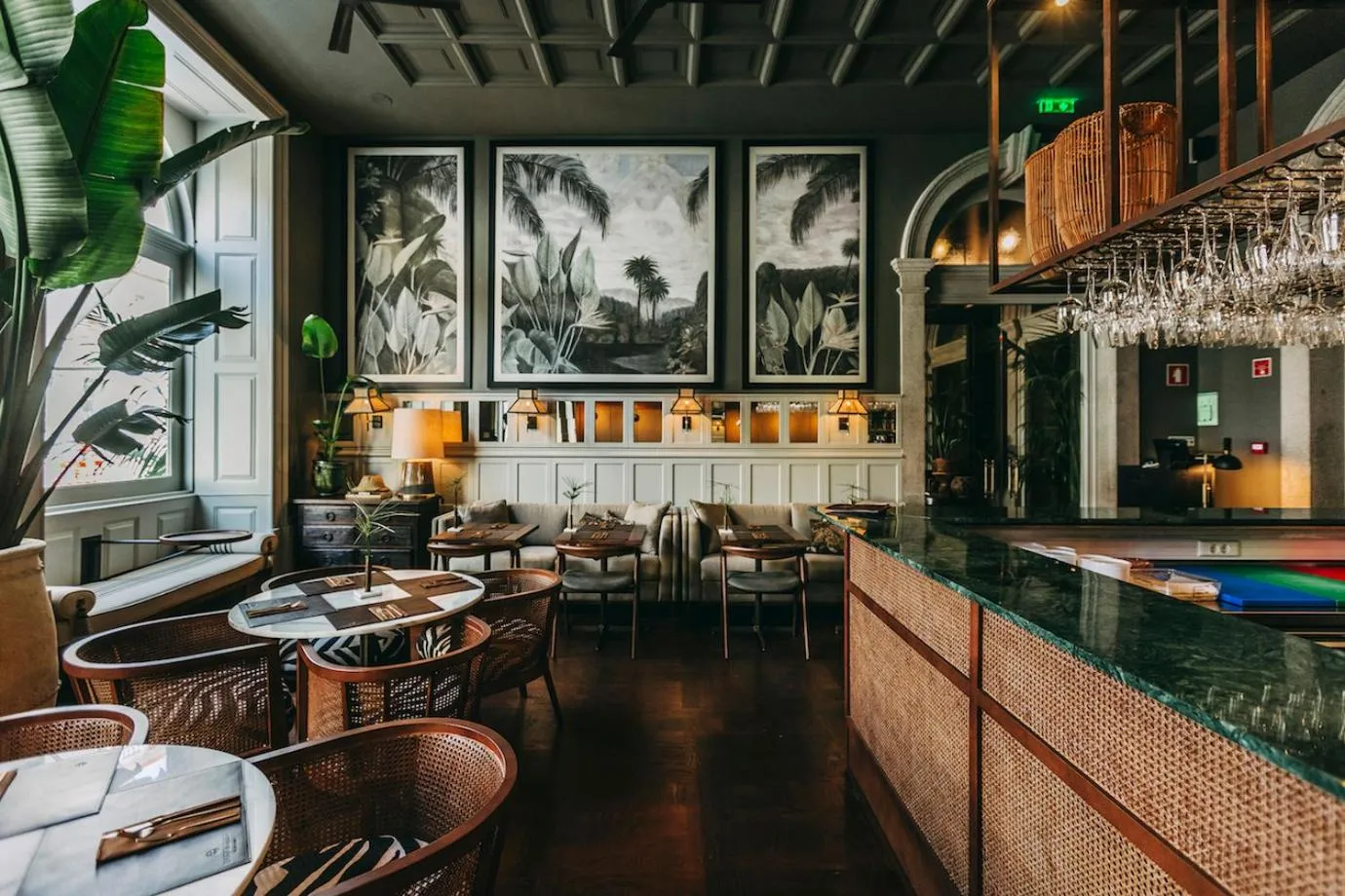 Restaurant/places to eat in Torel 1884 Suites & Apartments