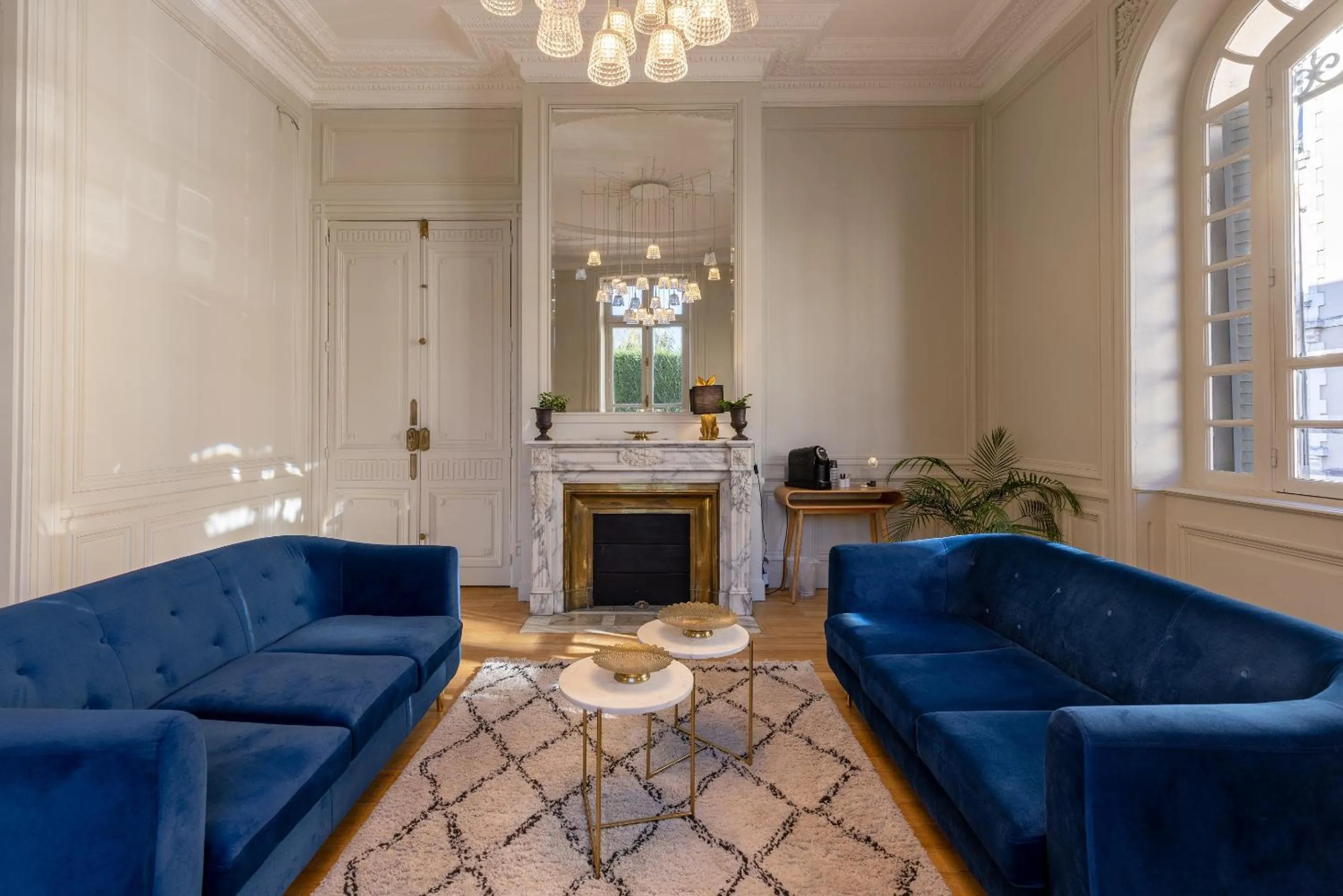 Living room in La Maison Blanche - AppartHôtels de charme Chic & Cosy à 350m du cœur de ville de Limoges - Accès autonome