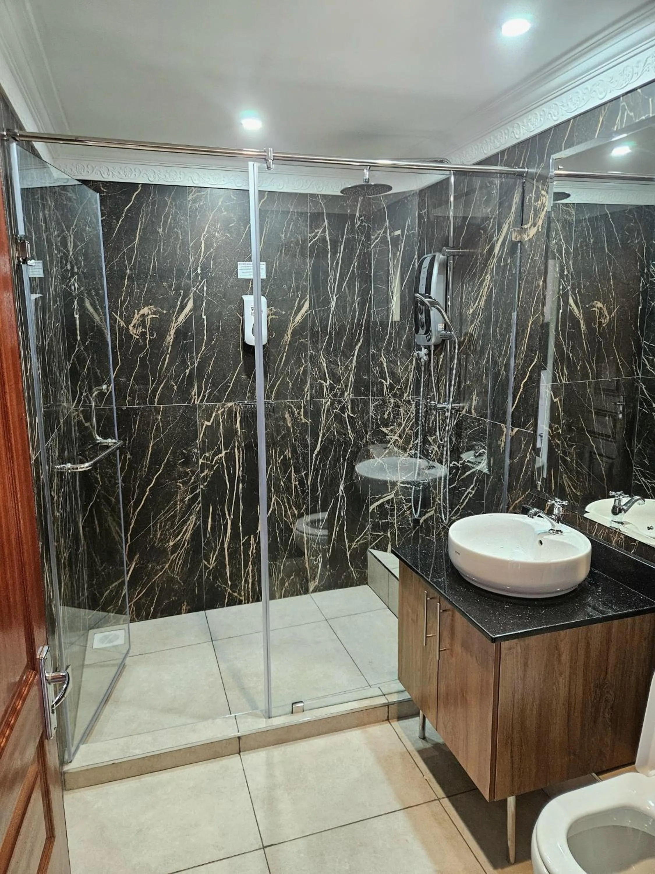 Bathroom in Progressive Park Hotel