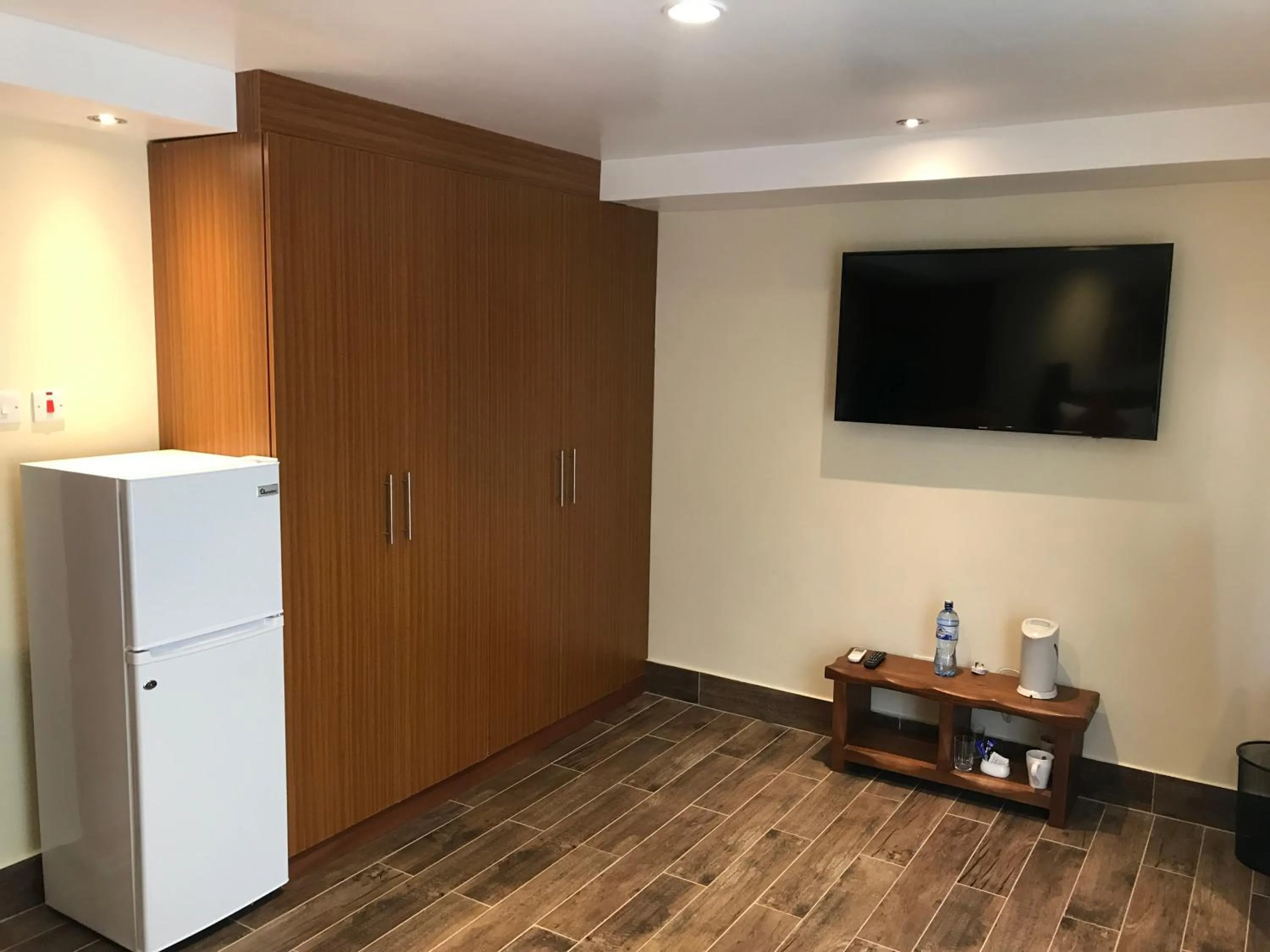 TV and multimedia in Progressive Park Hotel