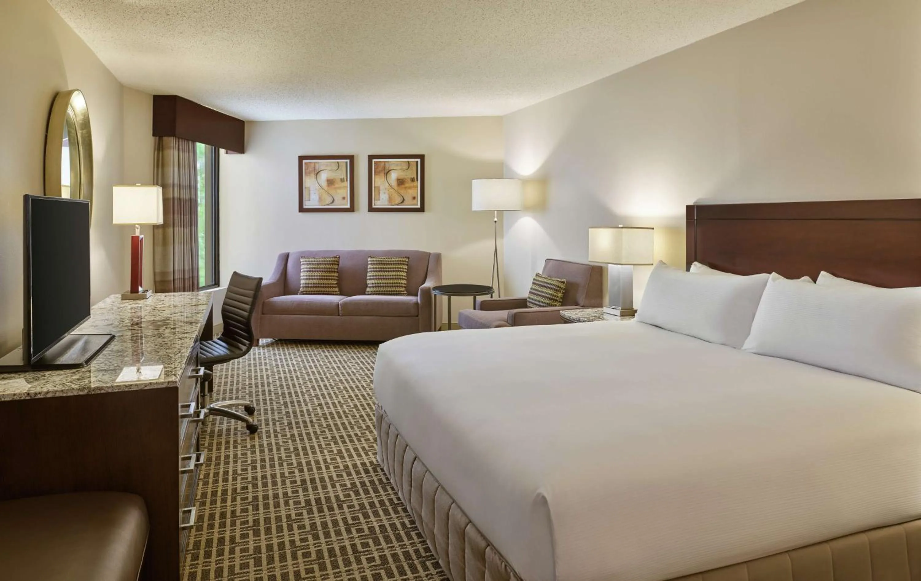Bedroom, Bed in DoubleTree by Hilton Houston Intercontinental Airport