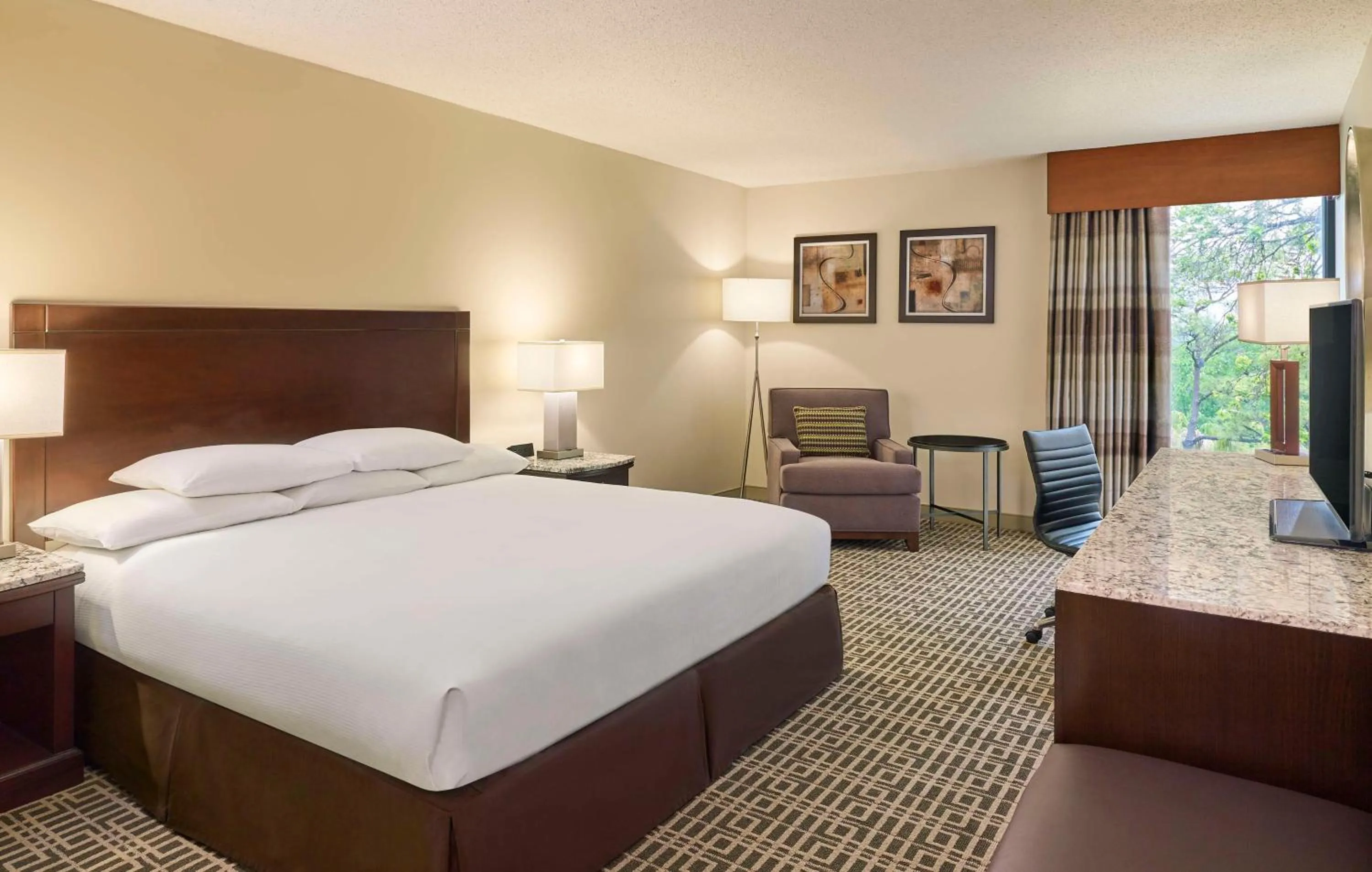 Bed in DoubleTree by Hilton Houston Intercontinental Airport