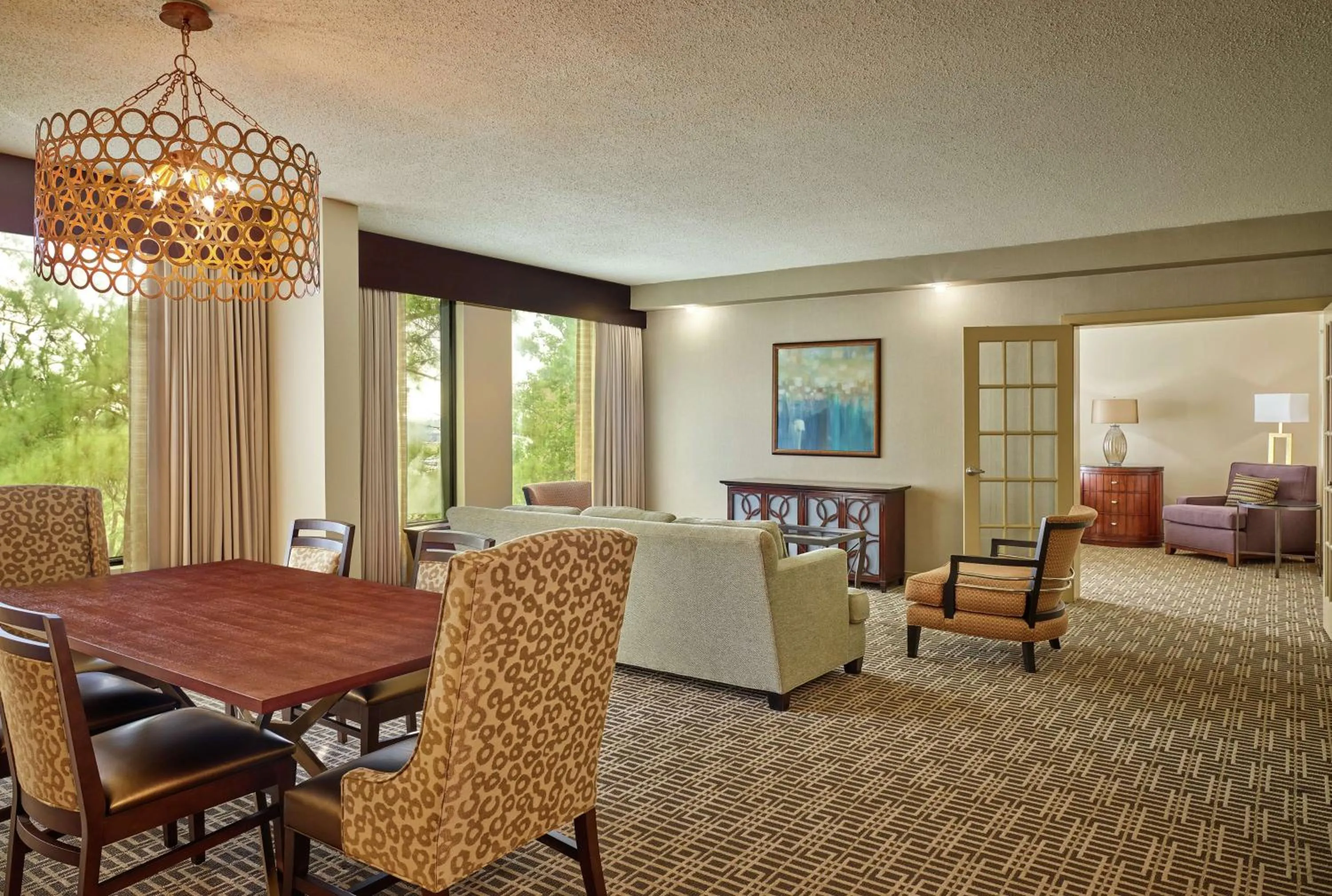 Living room in DoubleTree by Hilton Houston Intercontinental Airport