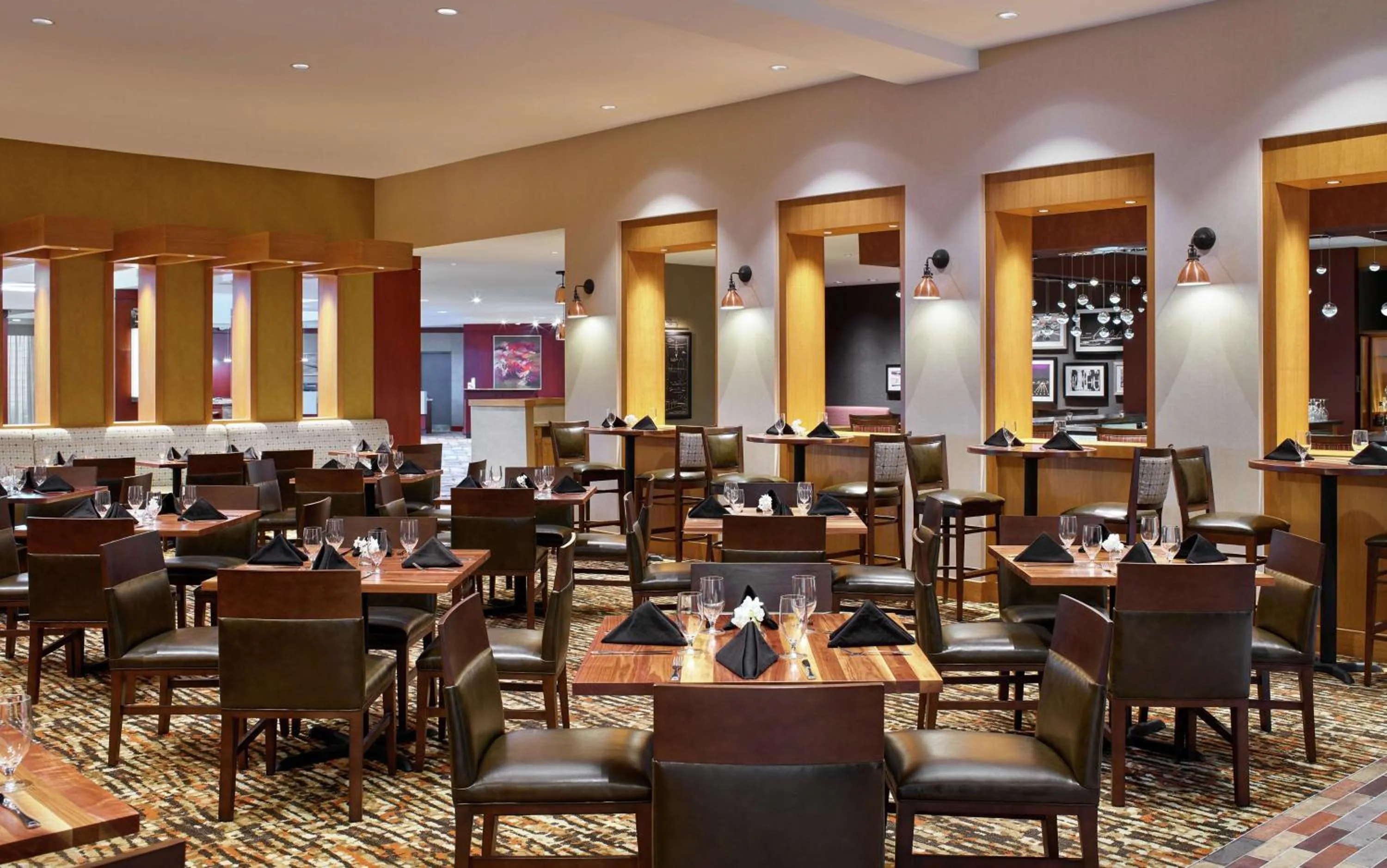 Lounge or bar in DoubleTree by Hilton Houston Intercontinental Airport