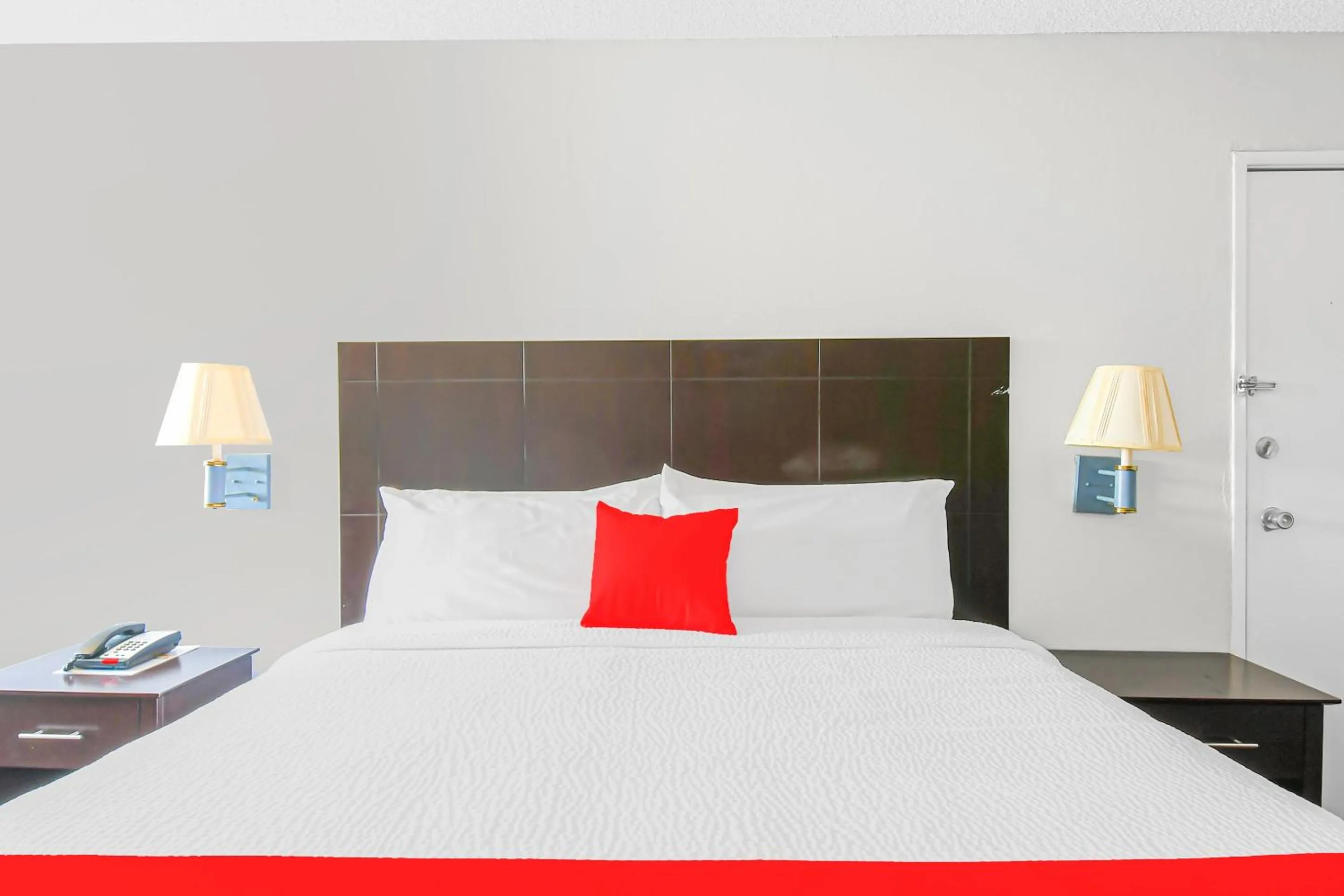 Bedroom, Bed in OYO Hotel Irving DFW Airport South