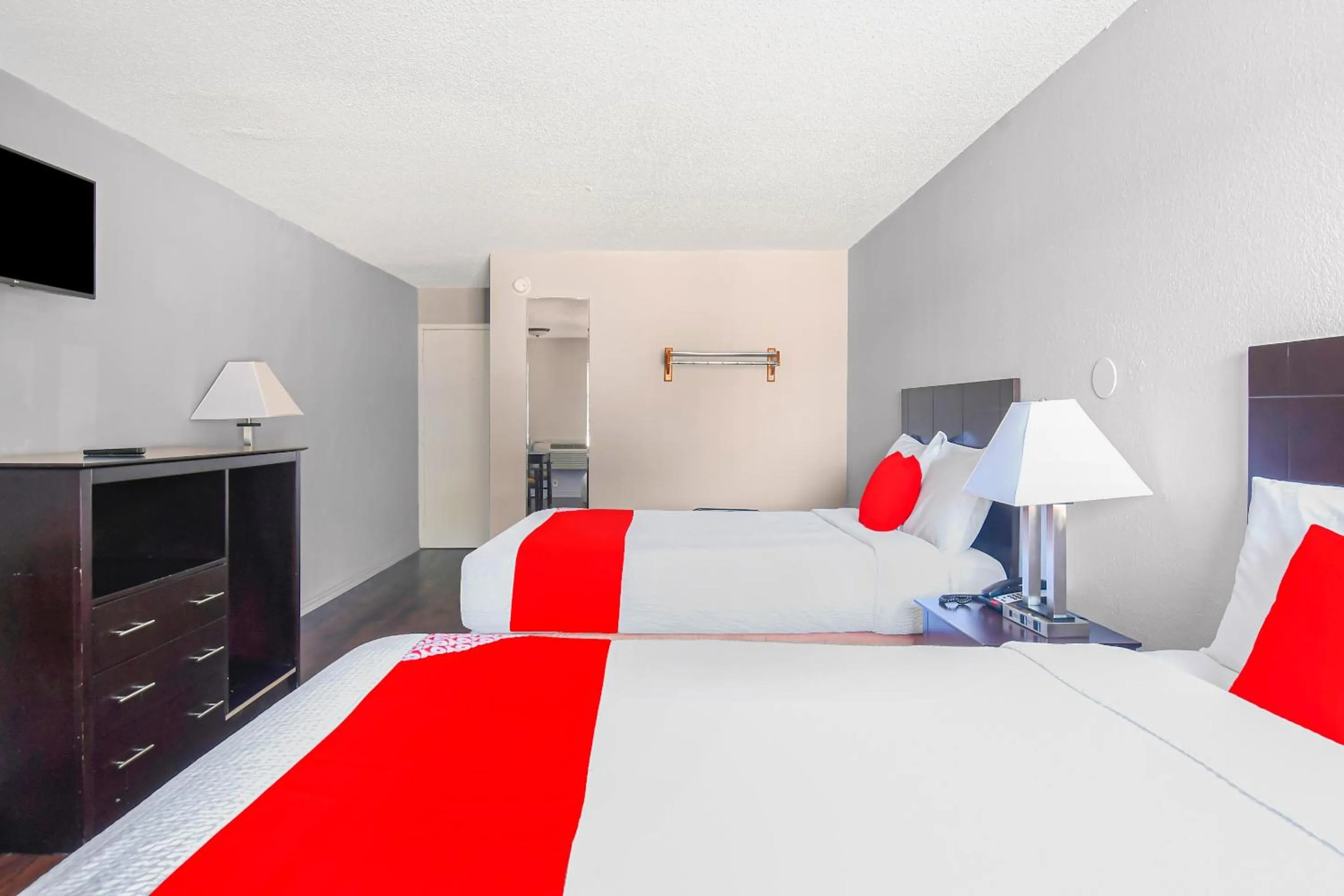 Bedroom, Bed in OYO Hotel Irving DFW Airport South