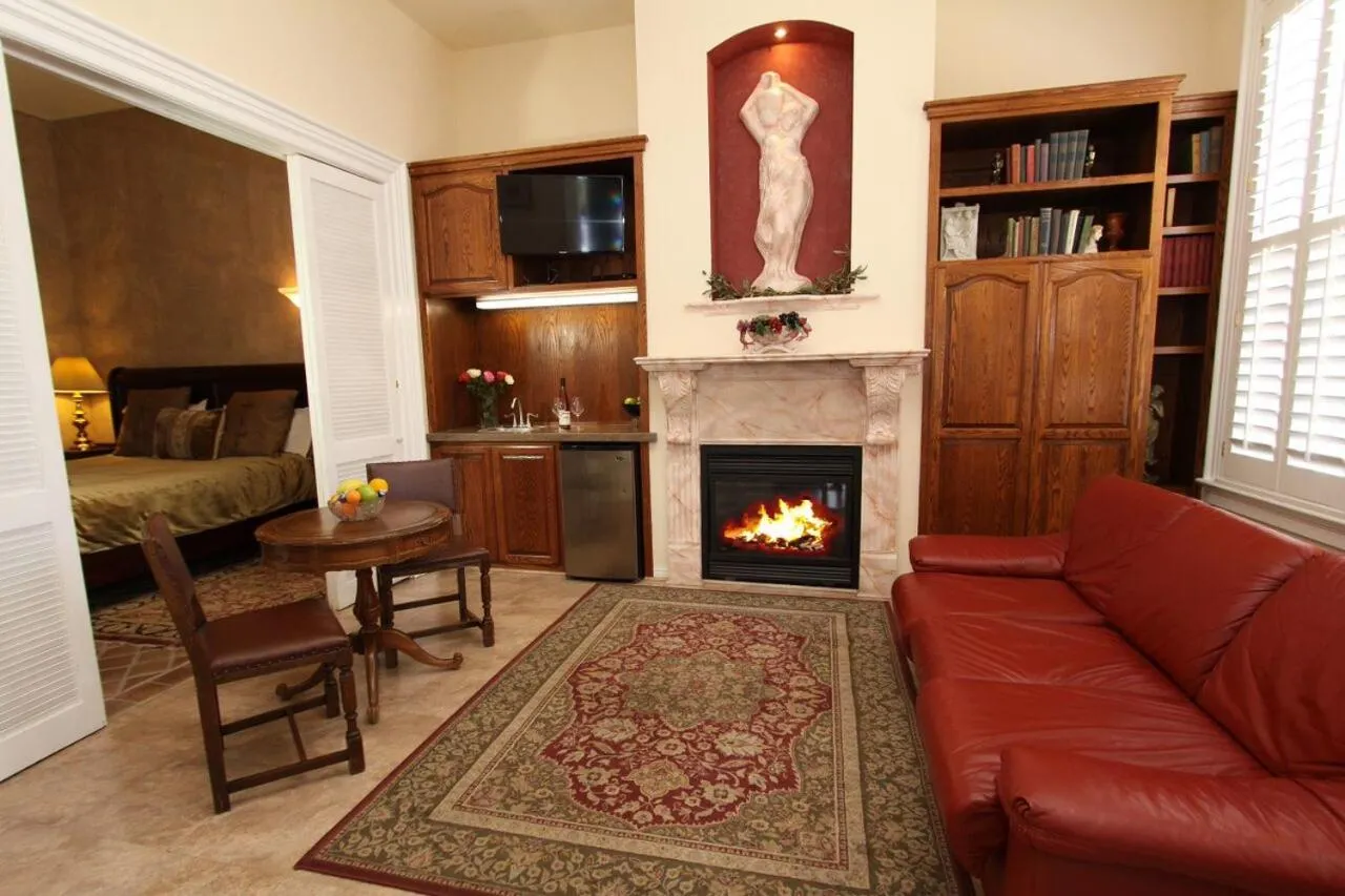 Living room in The Napa Inn