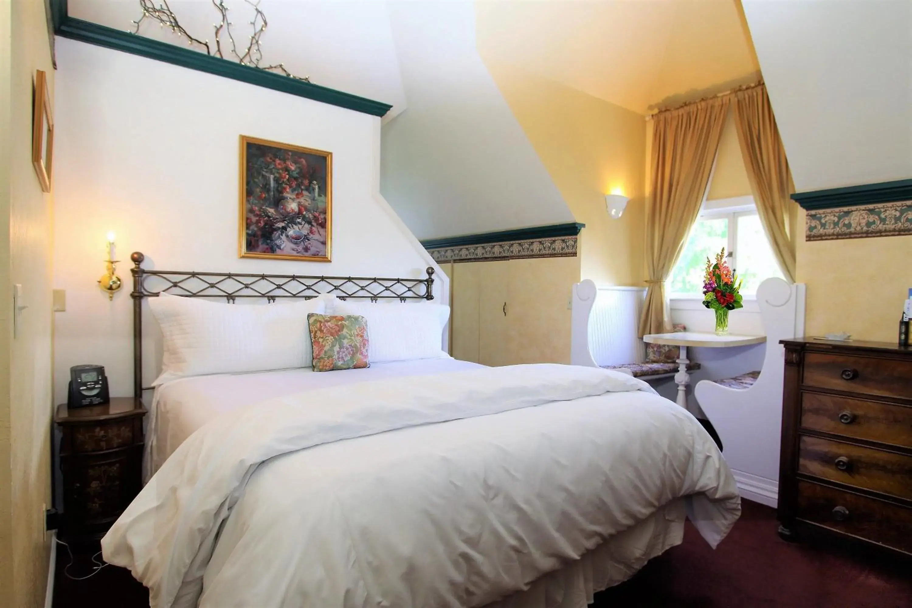 King Room with Balcony in The Napa Inn King Room with Balcony in The Napa Inn