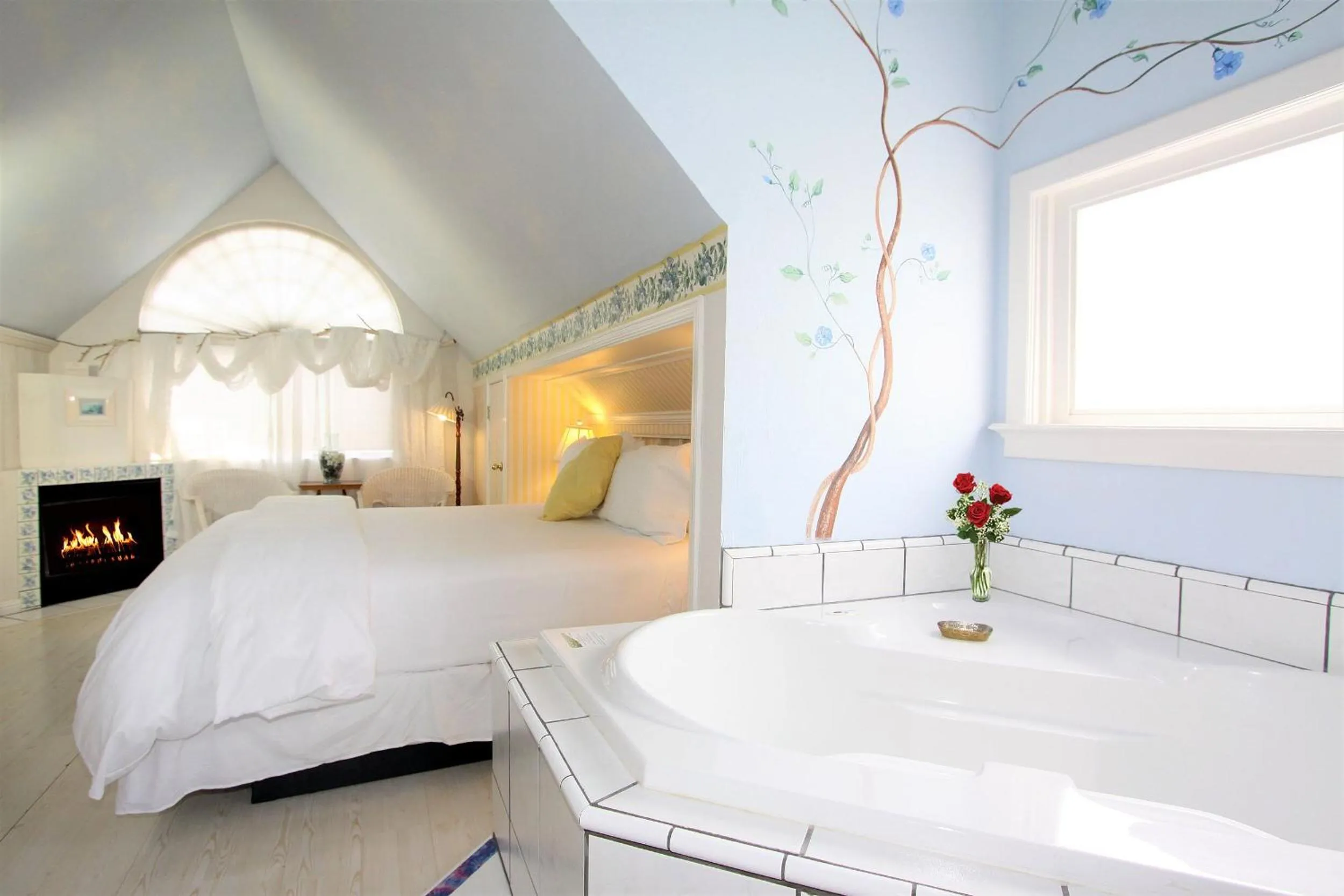 Hot Tub, Bed in The Napa Inn