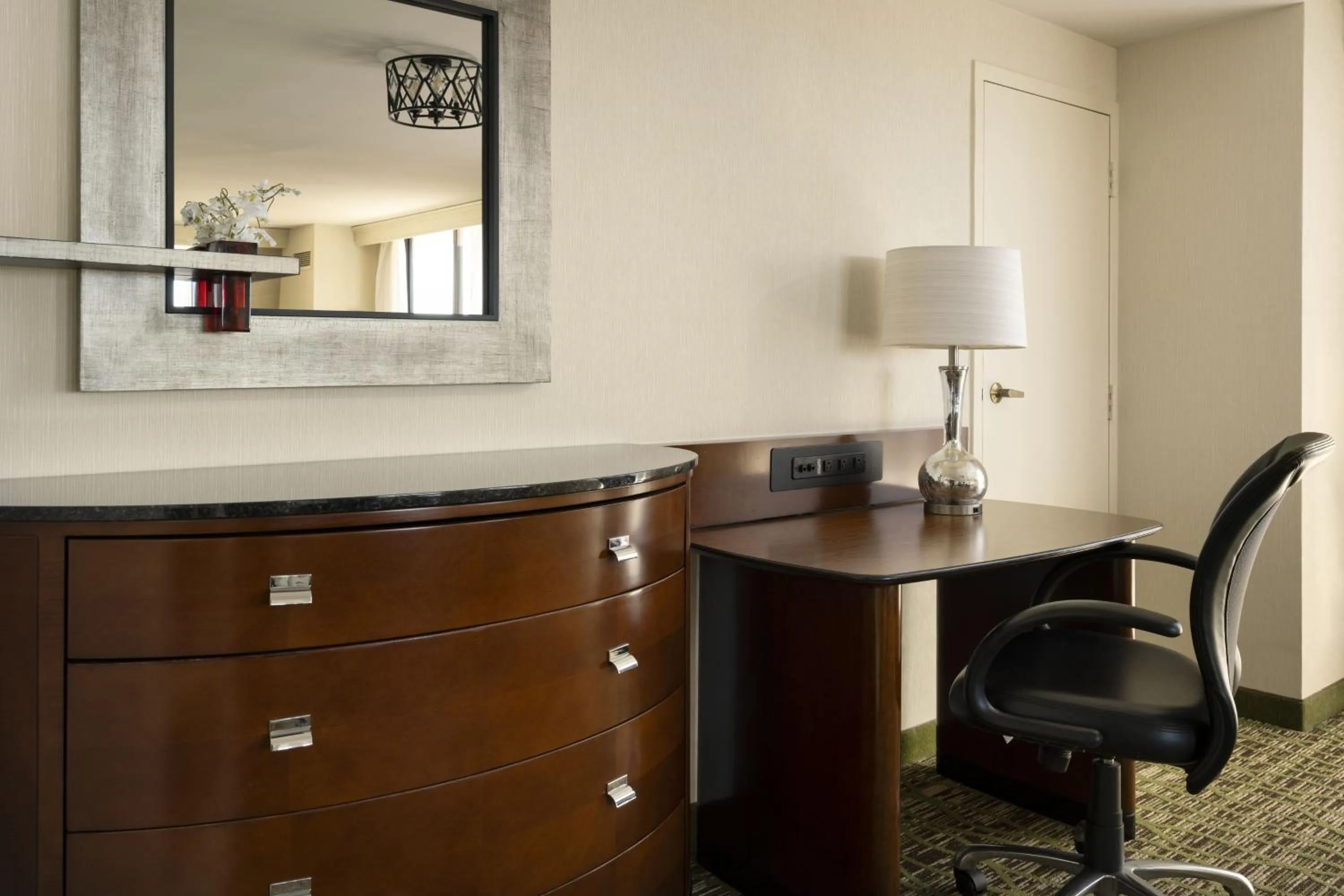 Photo of the whole room in San Diego Marriott La Jolla