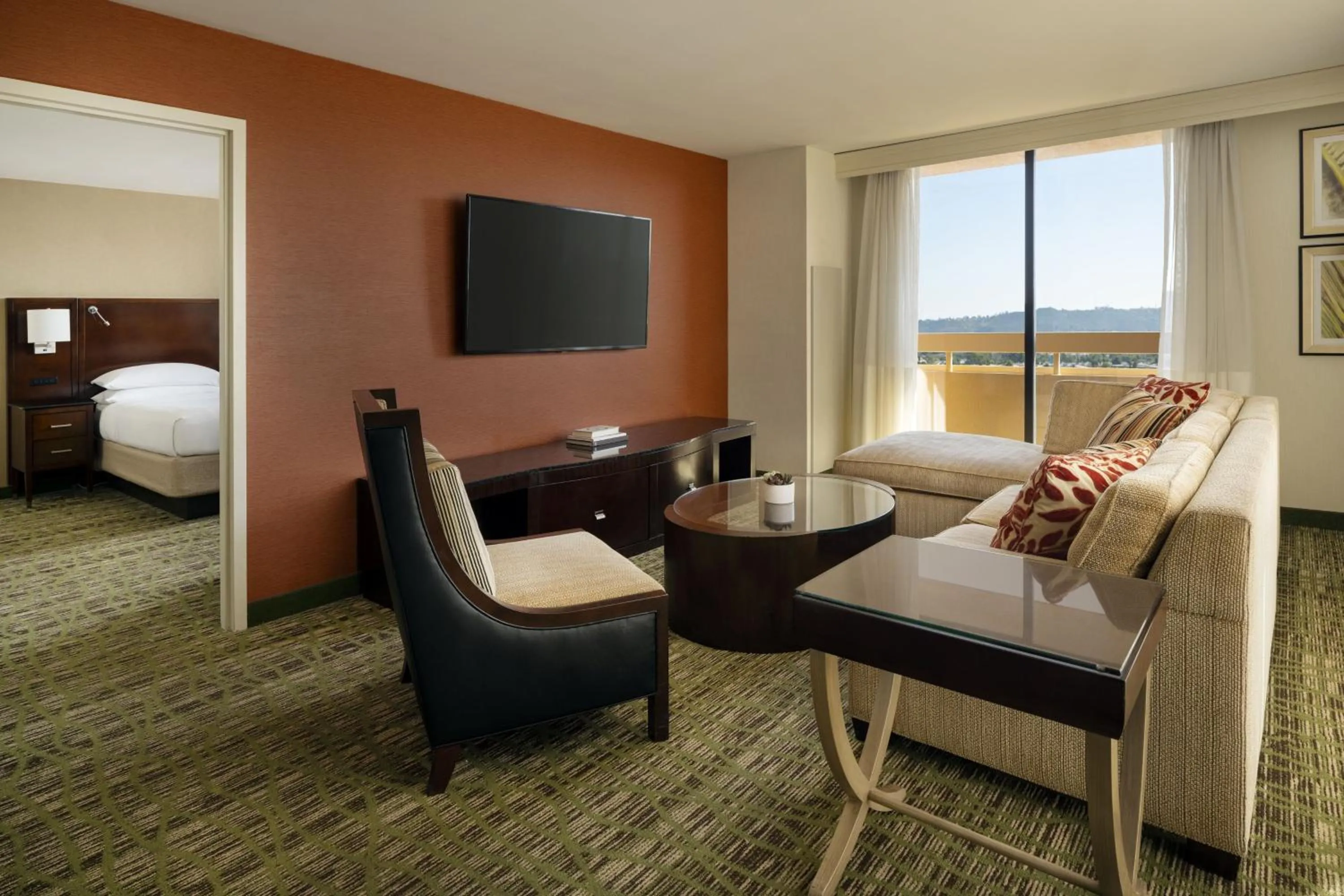 Living room, Bed in San Diego Marriott La Jolla