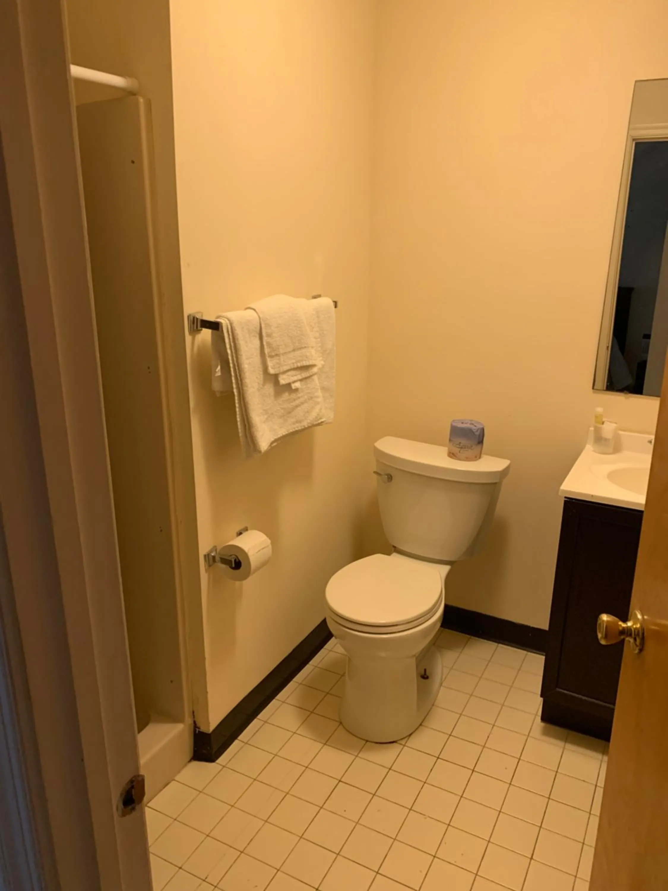 Queen Room in Summer Place Hotel