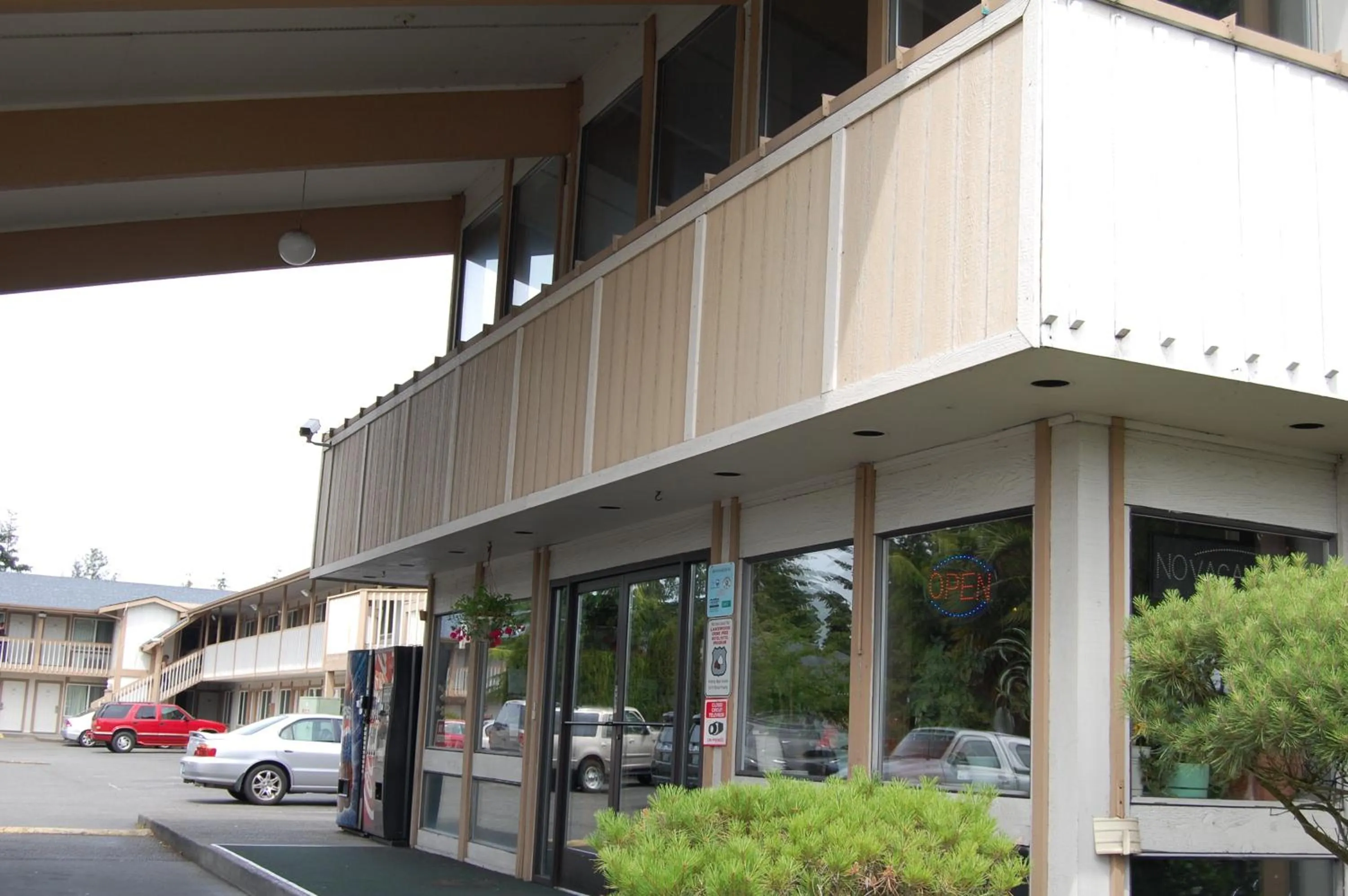 Facade/entrance in Western Inn Lakewood