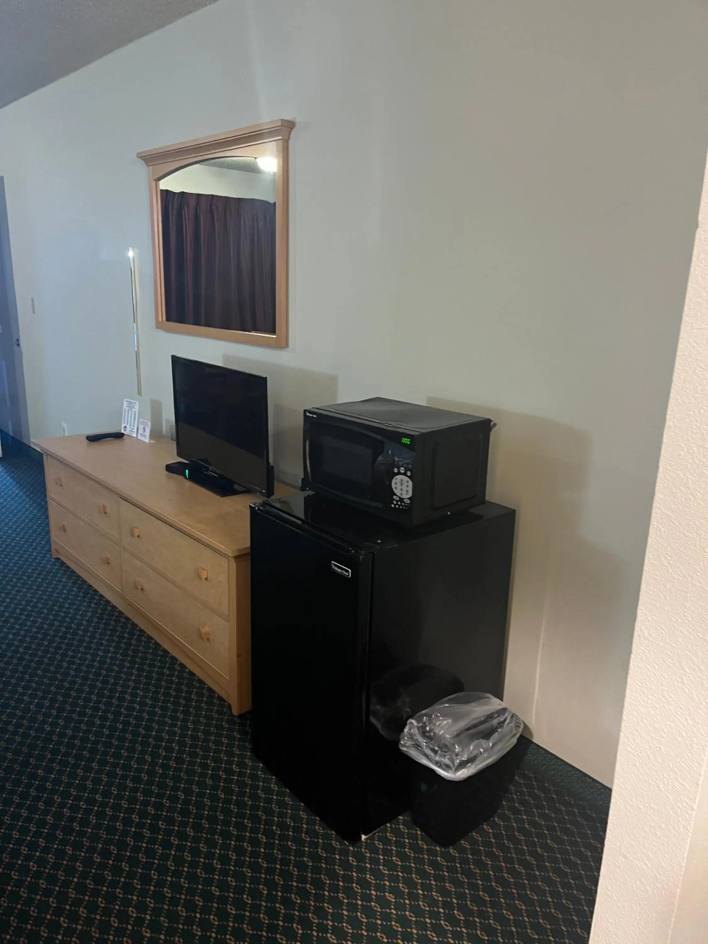 TV and multimedia in Western Inn Lakewood