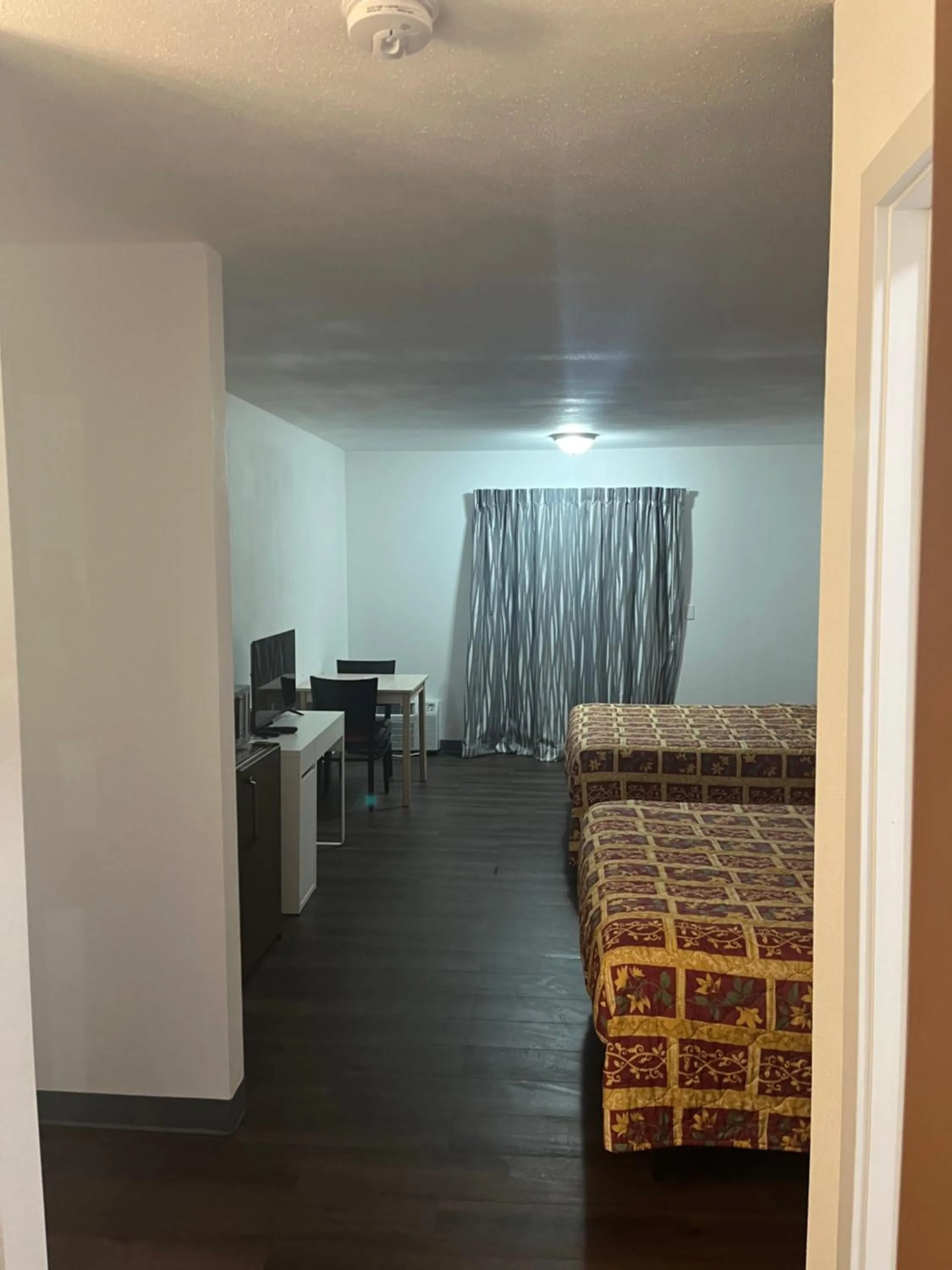 Bed in Western Inn Lakewood