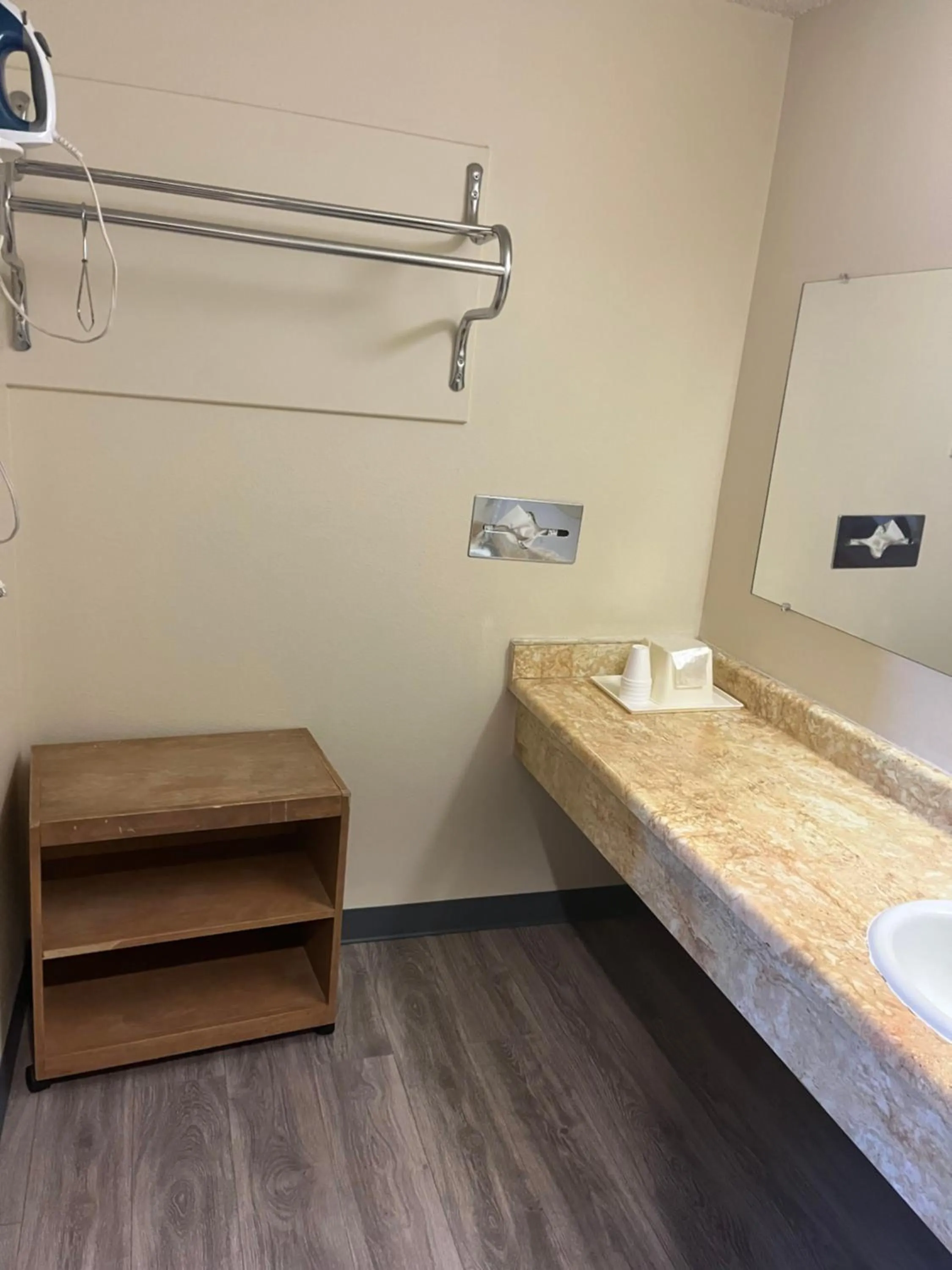 furniture in Western Inn Lakewood