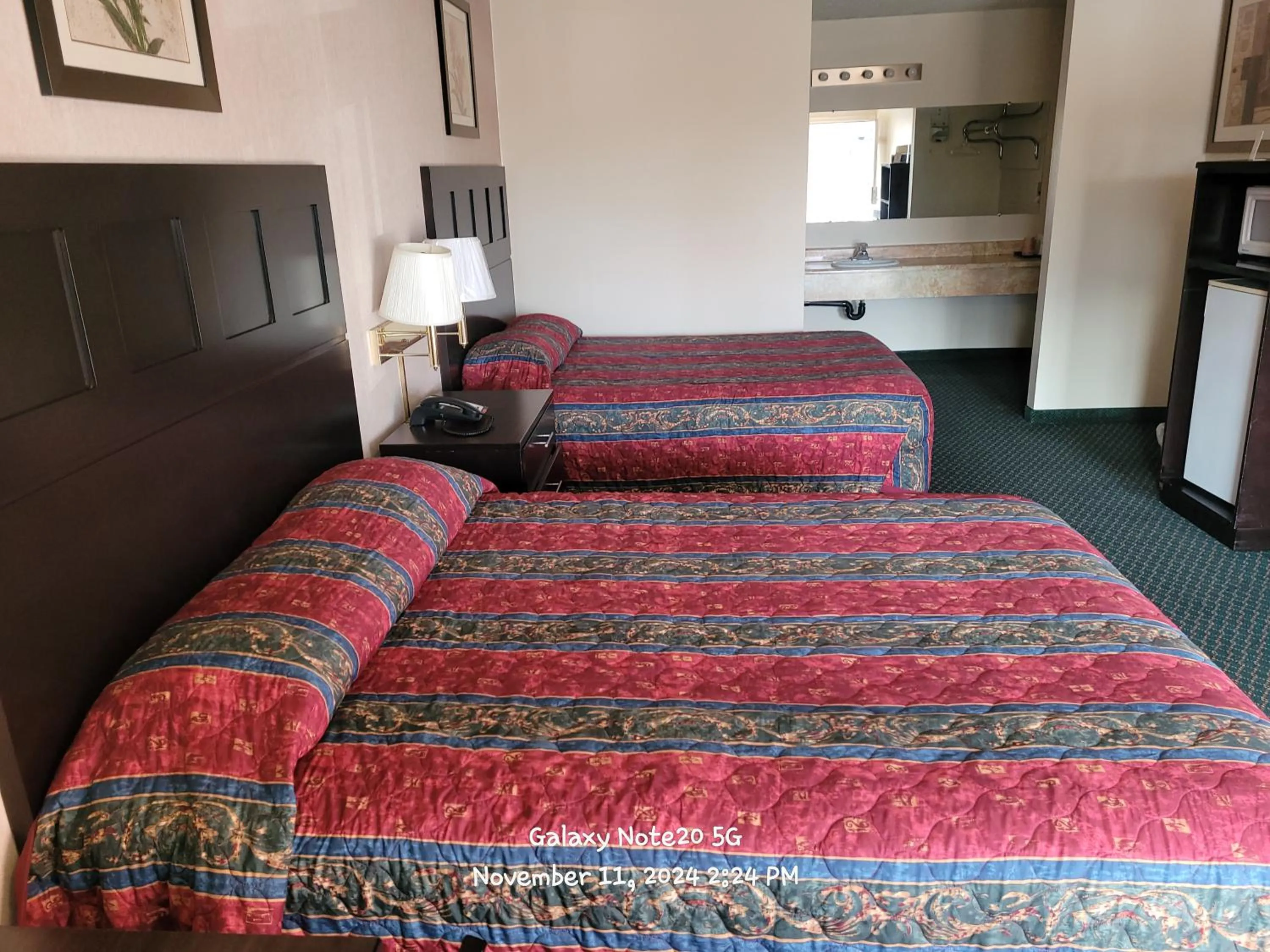 Bed in Western Inn Lakewood