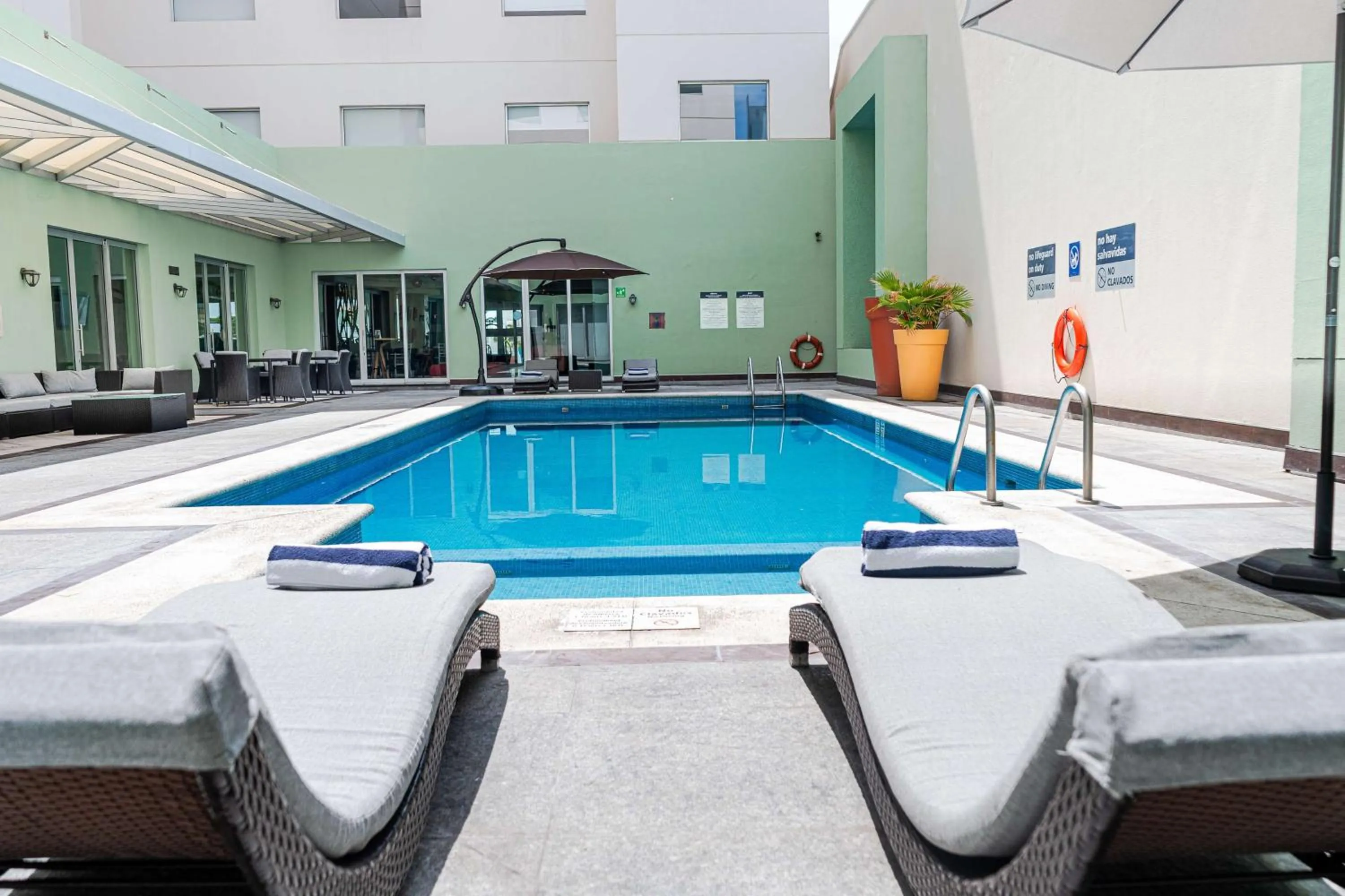 Pool view in Hampton by Hilton Veracruz Boca Del Rio