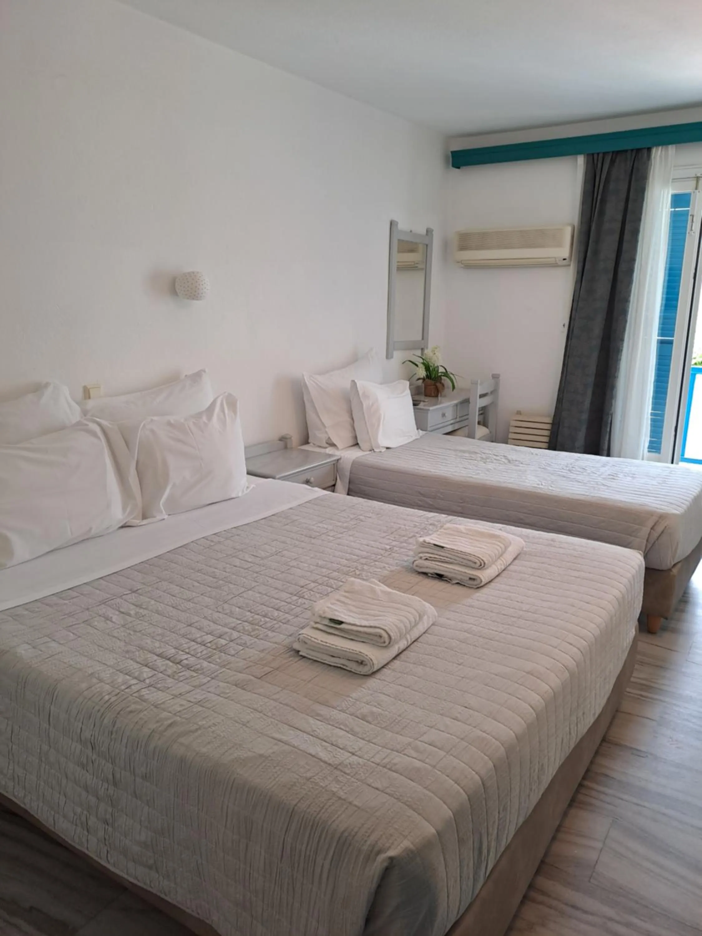 Bedroom, Bed in Hotel Aegeon