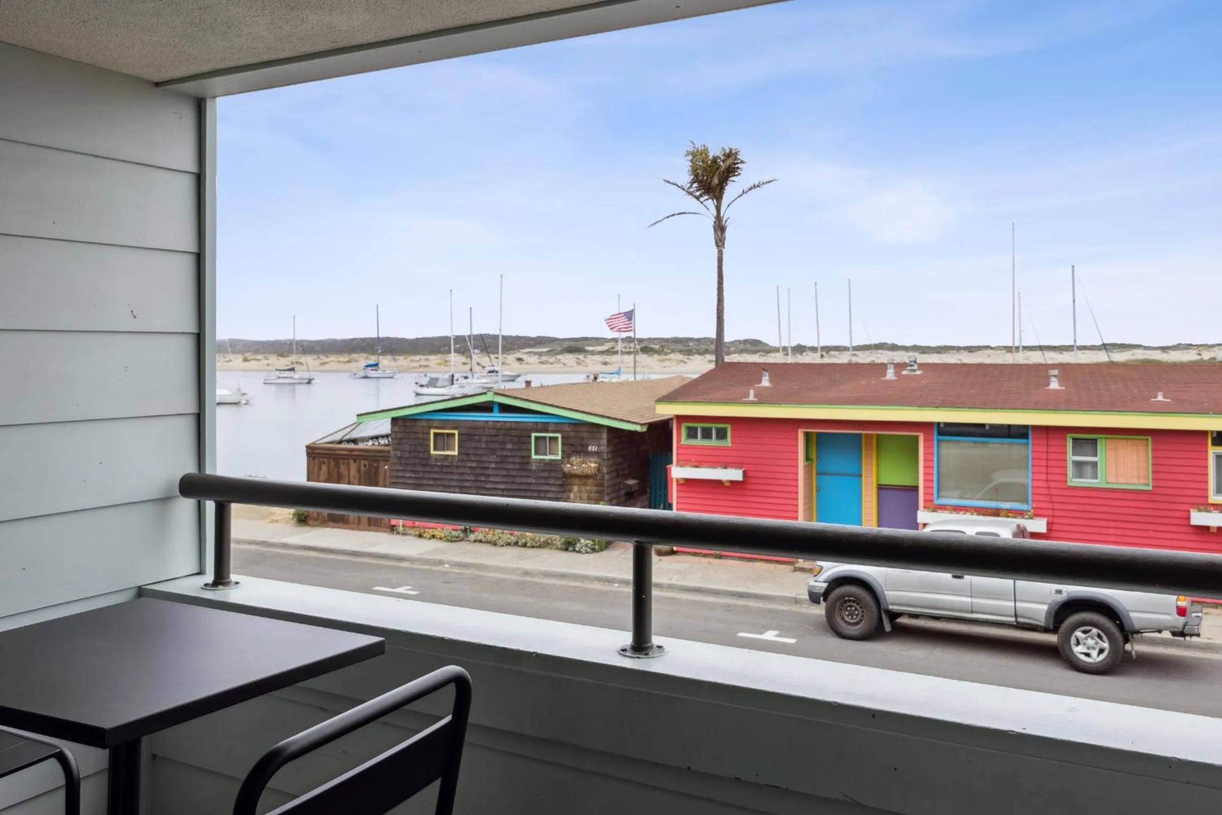 456 Embarcadero Inn & Suites