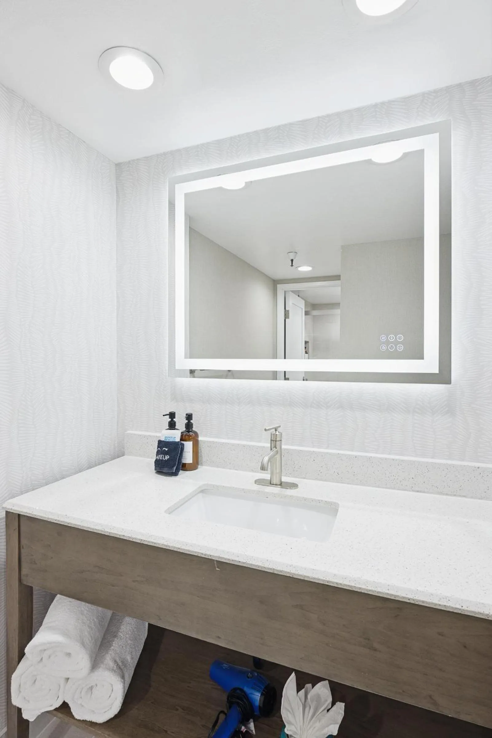 Bathroom in 456 Embarcadero Inn & Suites