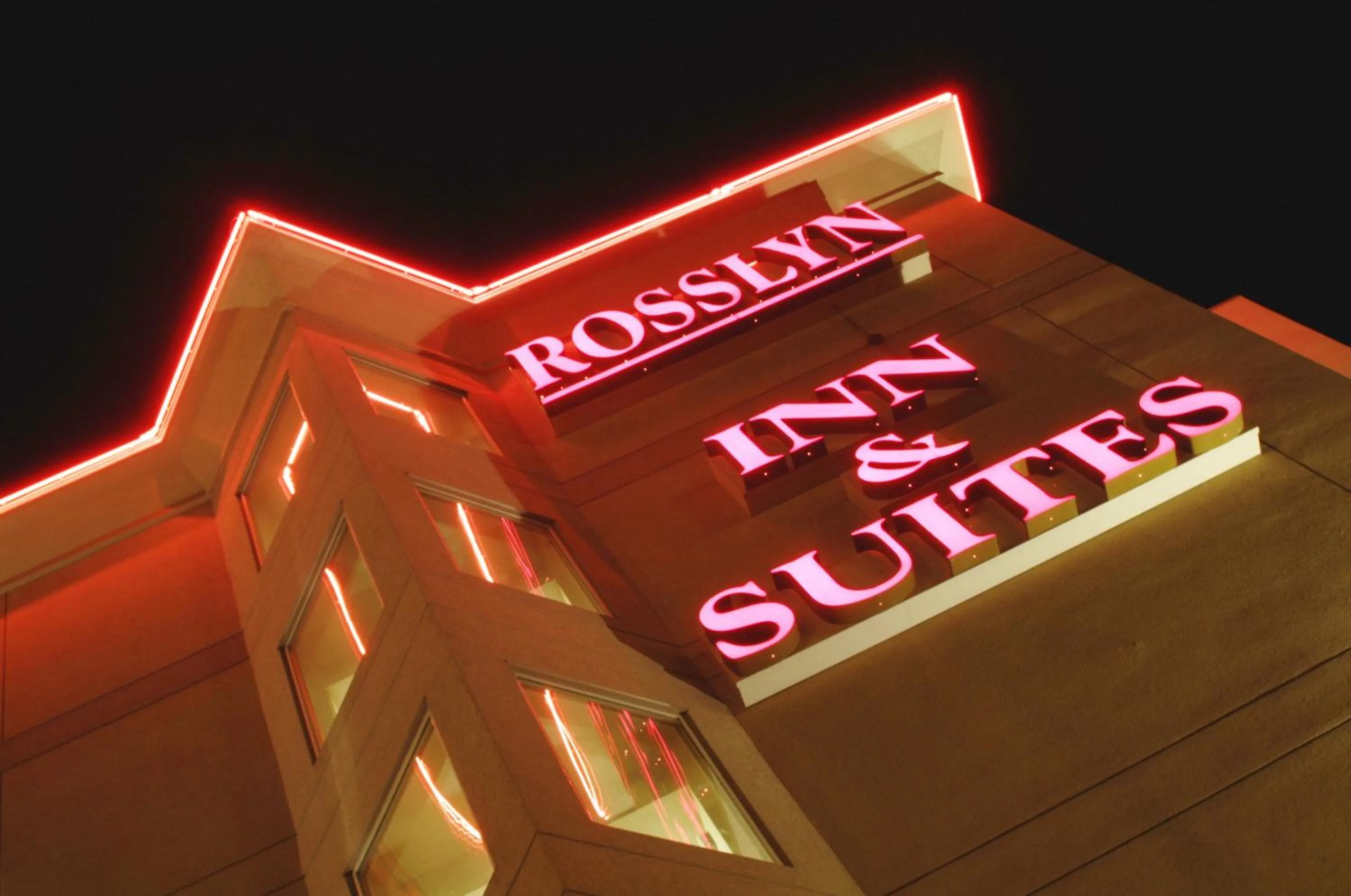 Facade/entrance in Rosslyn Inn & Suites