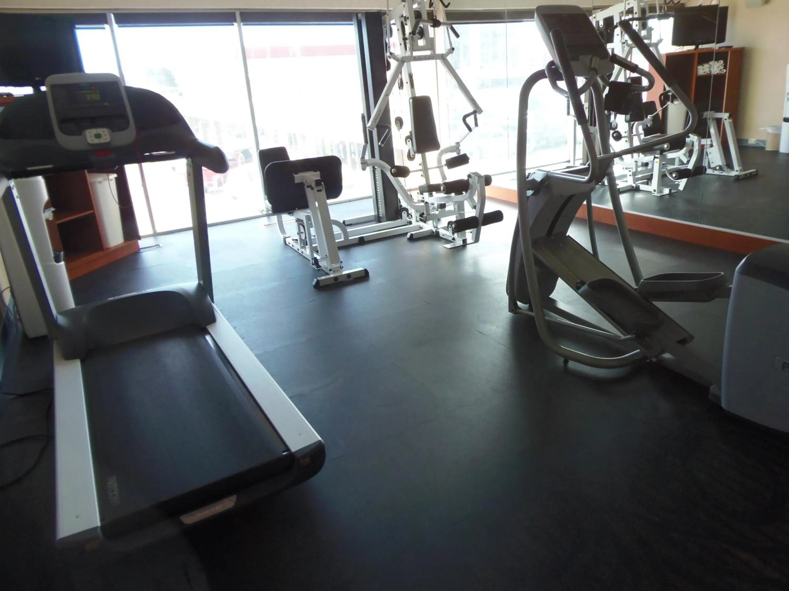 Fitness centre/facilities in Rosslyn Inn & Suites
