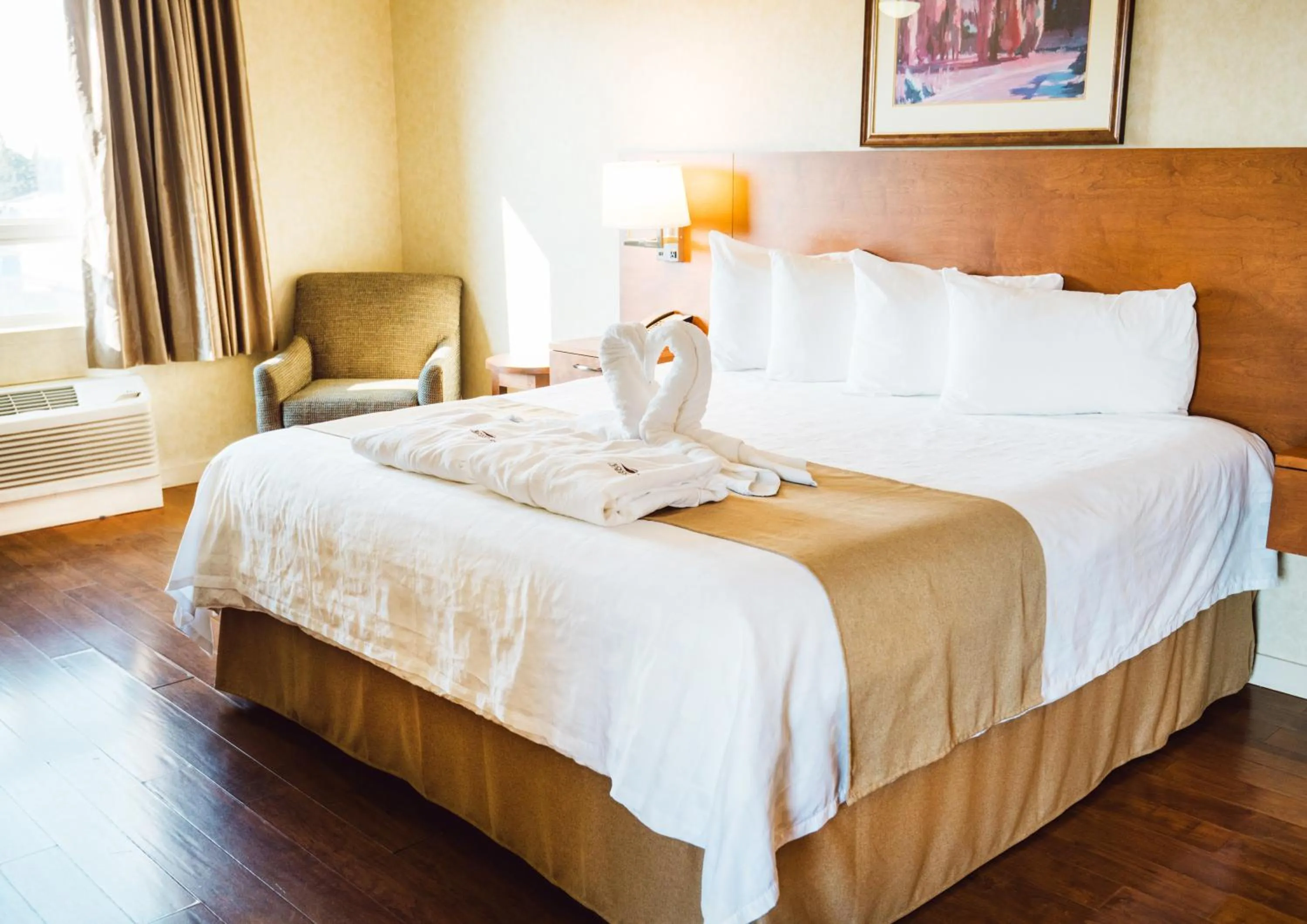 Bed in Rosslyn Inn & Suites