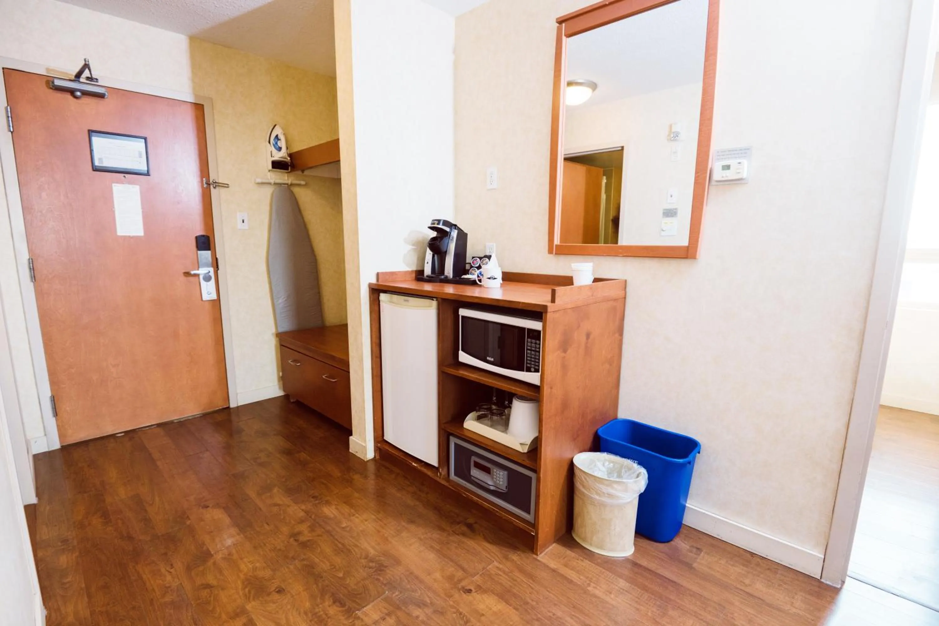 Coffee/tea facilities in Rosslyn Inn & Suites