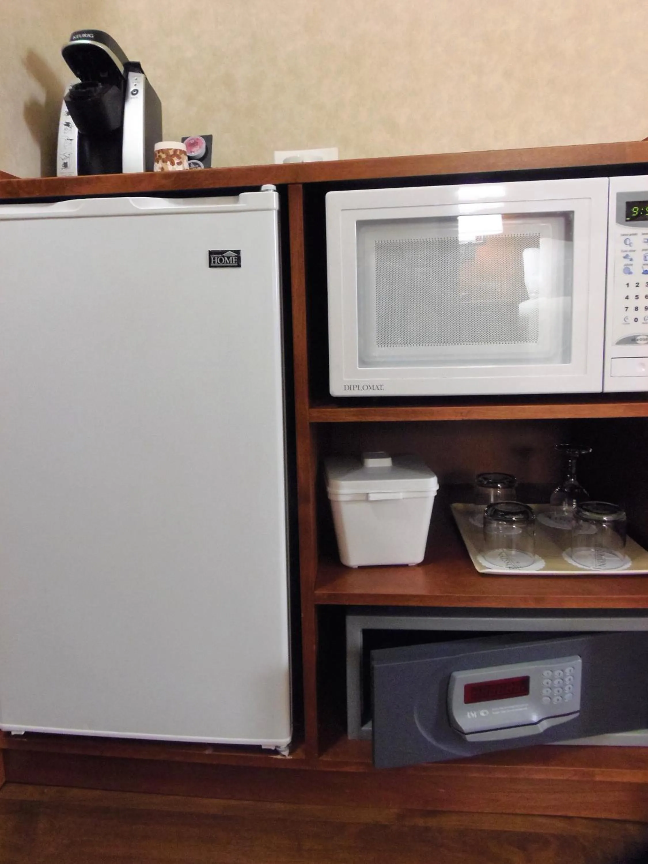 Coffee/tea facilities in Rosslyn Inn & Suites