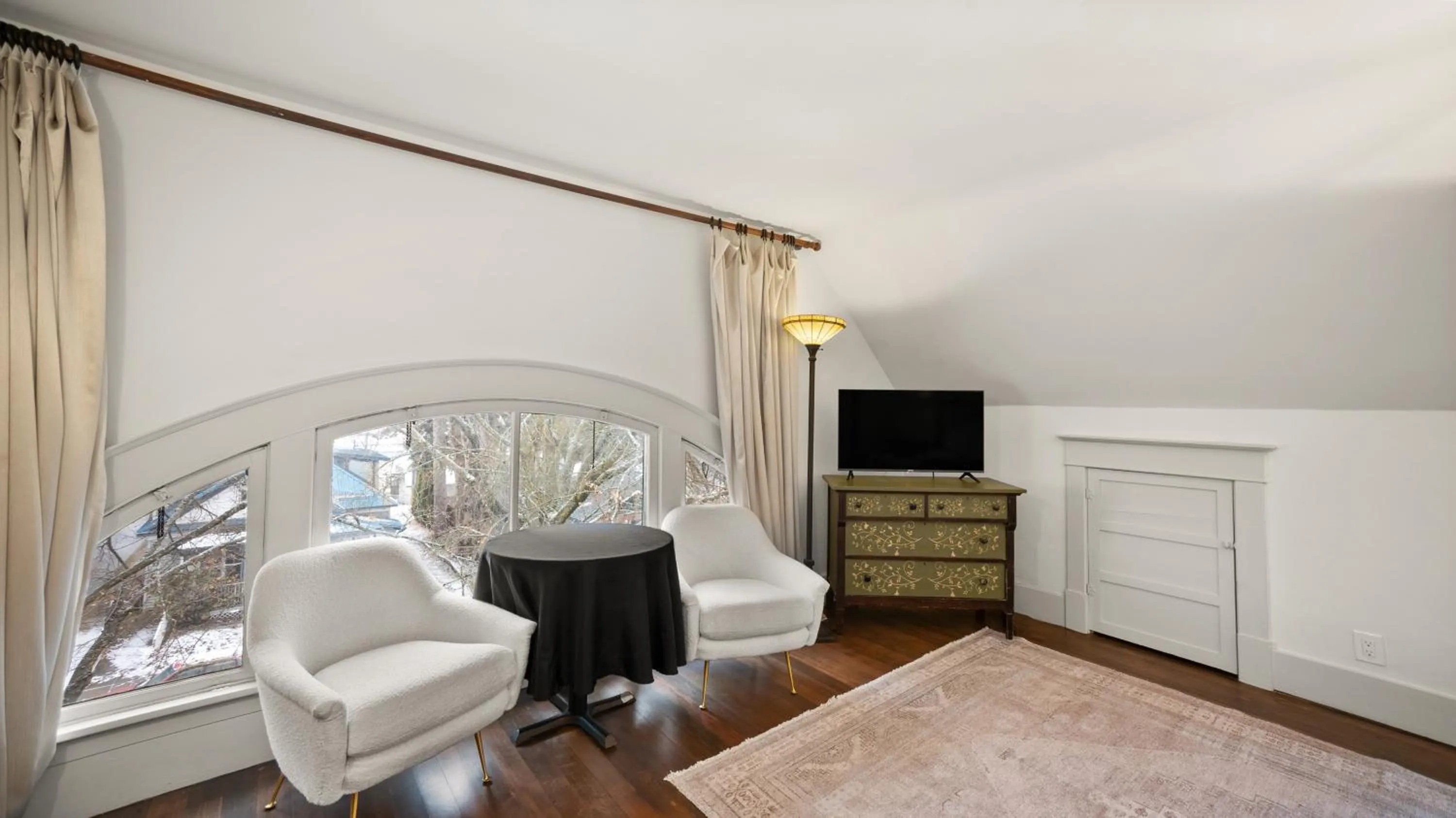 Bedroom in Greenbriar Inn