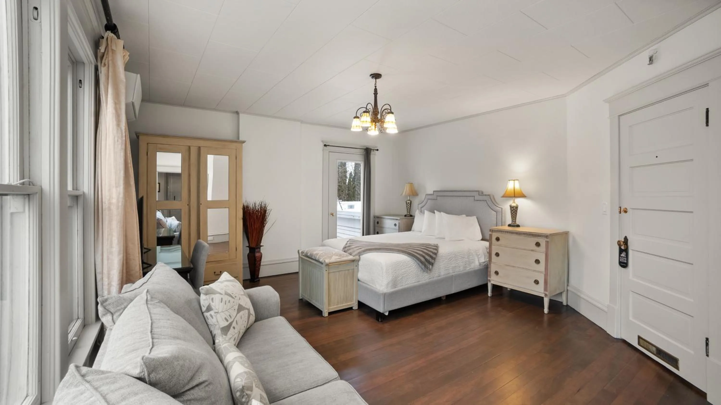 Bedroom, Bed in Greenbriar Inn