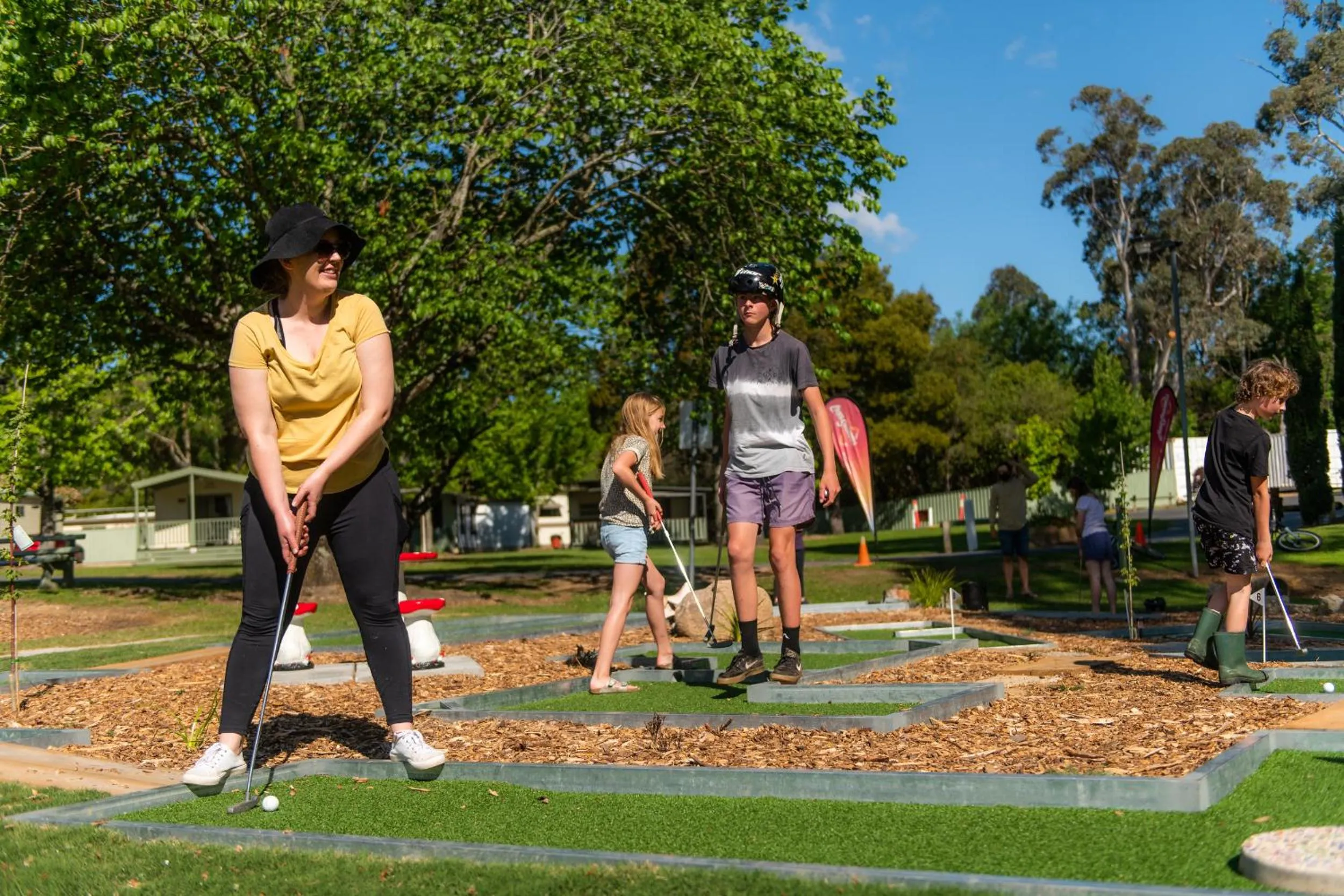 Minigolf in Beechworth Lake Sambell Caravan Park