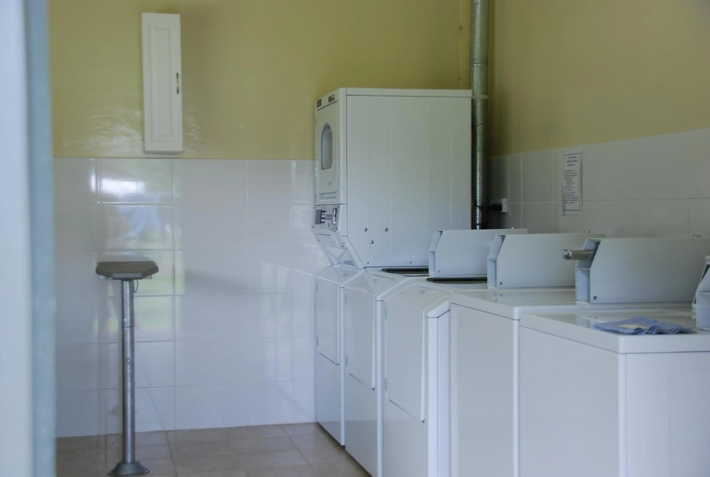 Area and facilities in Beechworth Lake Sambell Caravan Park