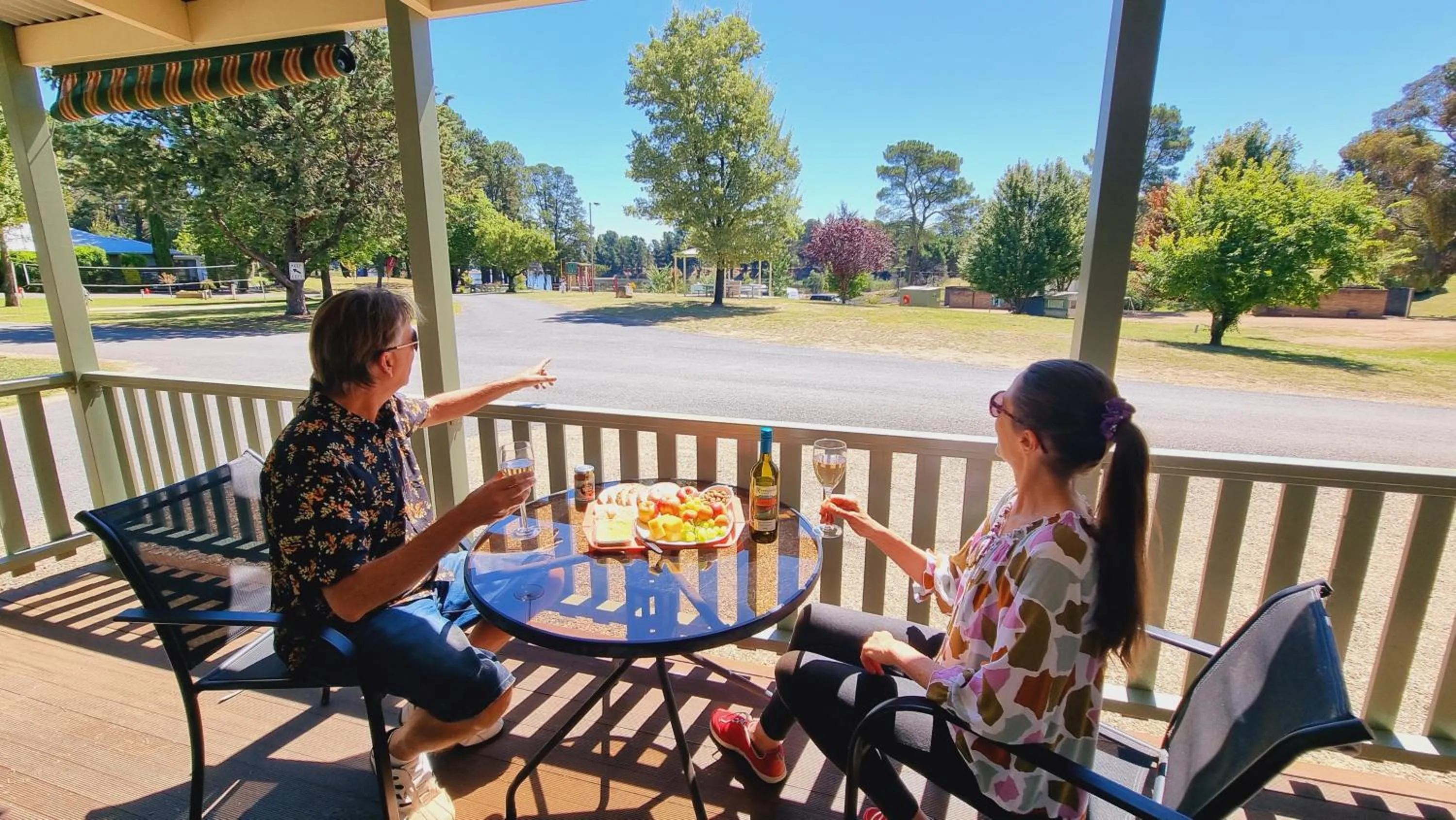 Dining area in Beechworth Lake Sambell Caravan Park