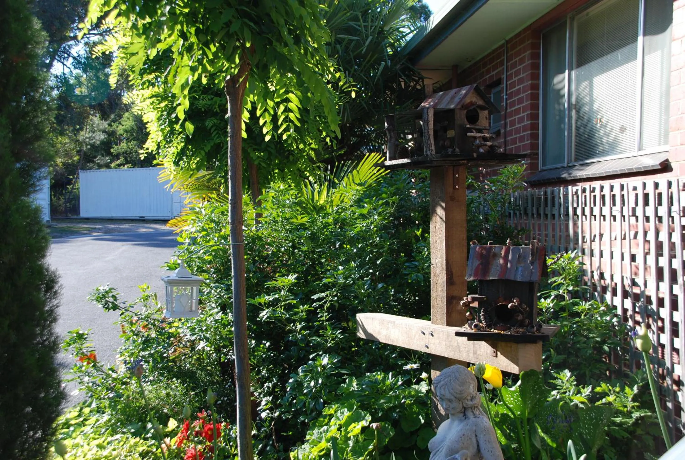 Garden in Beechworth Lake Sambell Caravan Park