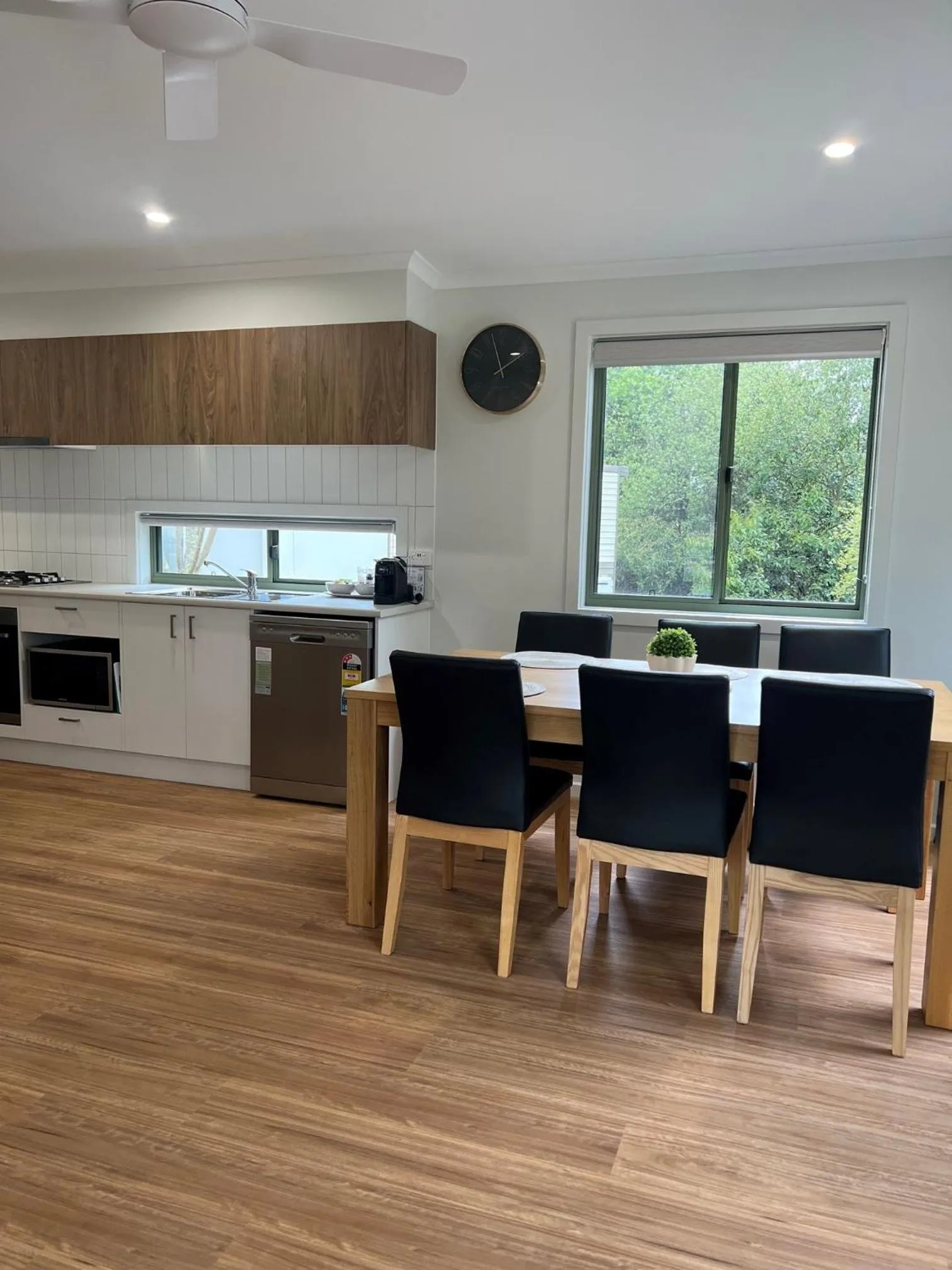 Kitchen or kitchenette in Beechworth Lake Sambell Caravan Park