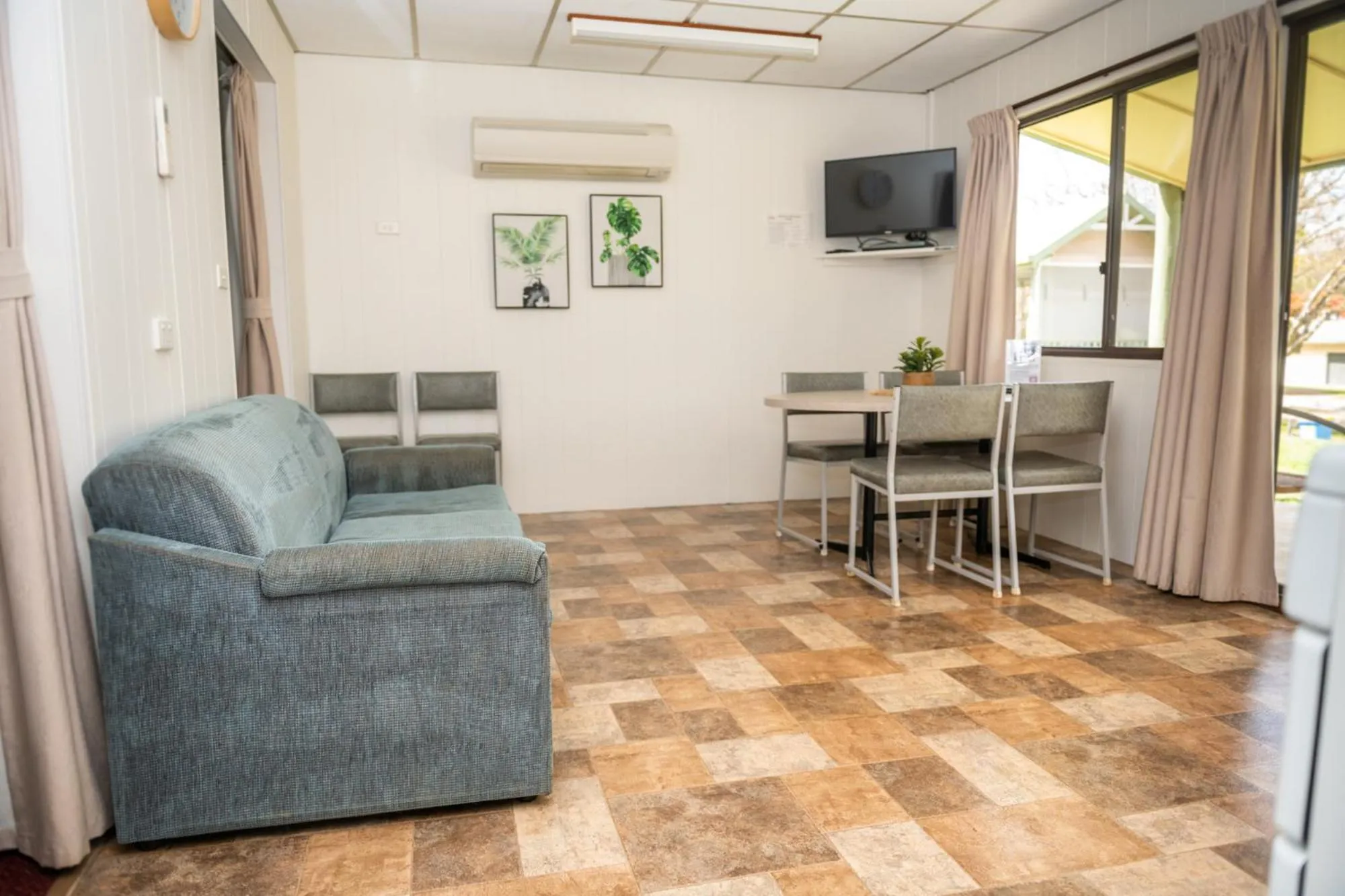 Living room in Beechworth Lake Sambell Caravan Park