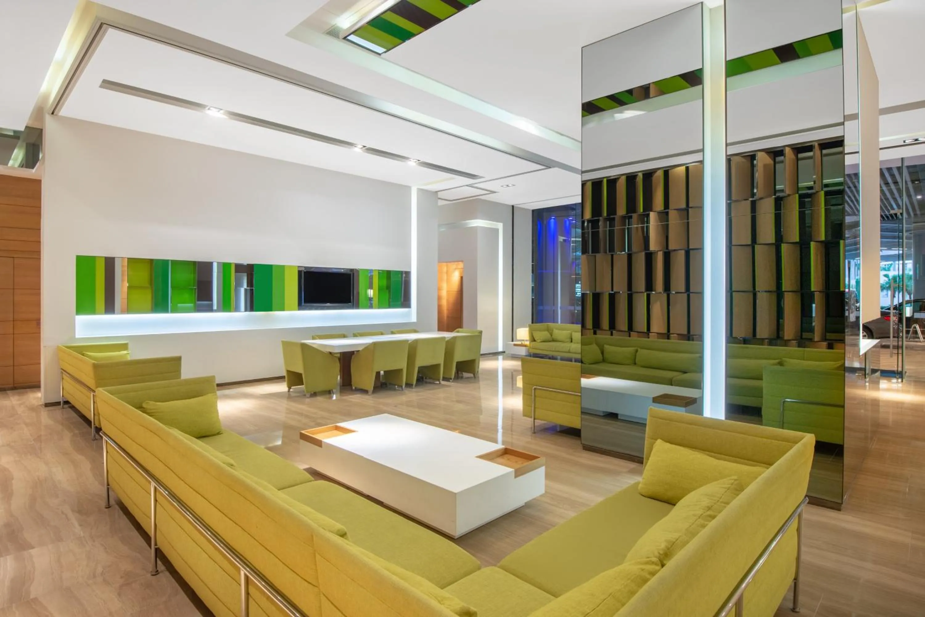 Lobby or reception in Holiday Inn Express Hong Kong Kowloon East, an IHG Hotel