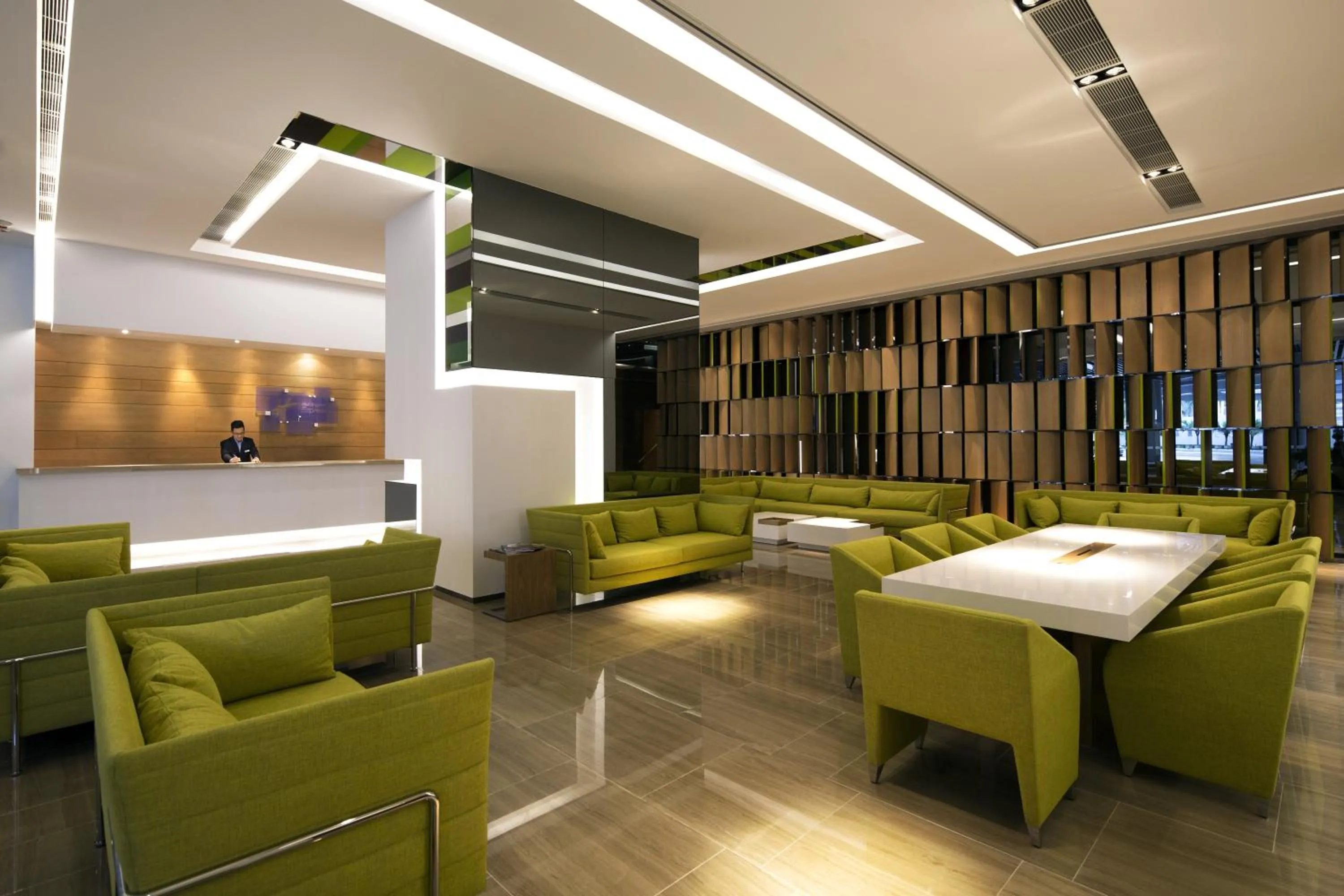 Lobby or reception, Seating Area in Holiday Inn Express Hong Kong Kowloon East, an IHG Hotel