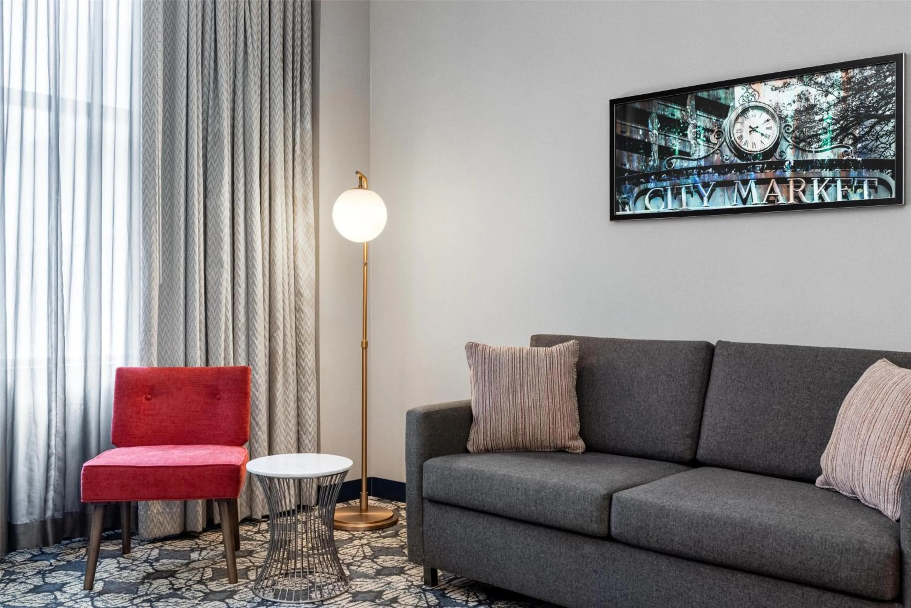 Living room in Hilton Garden Inn Indianapolis Downtown