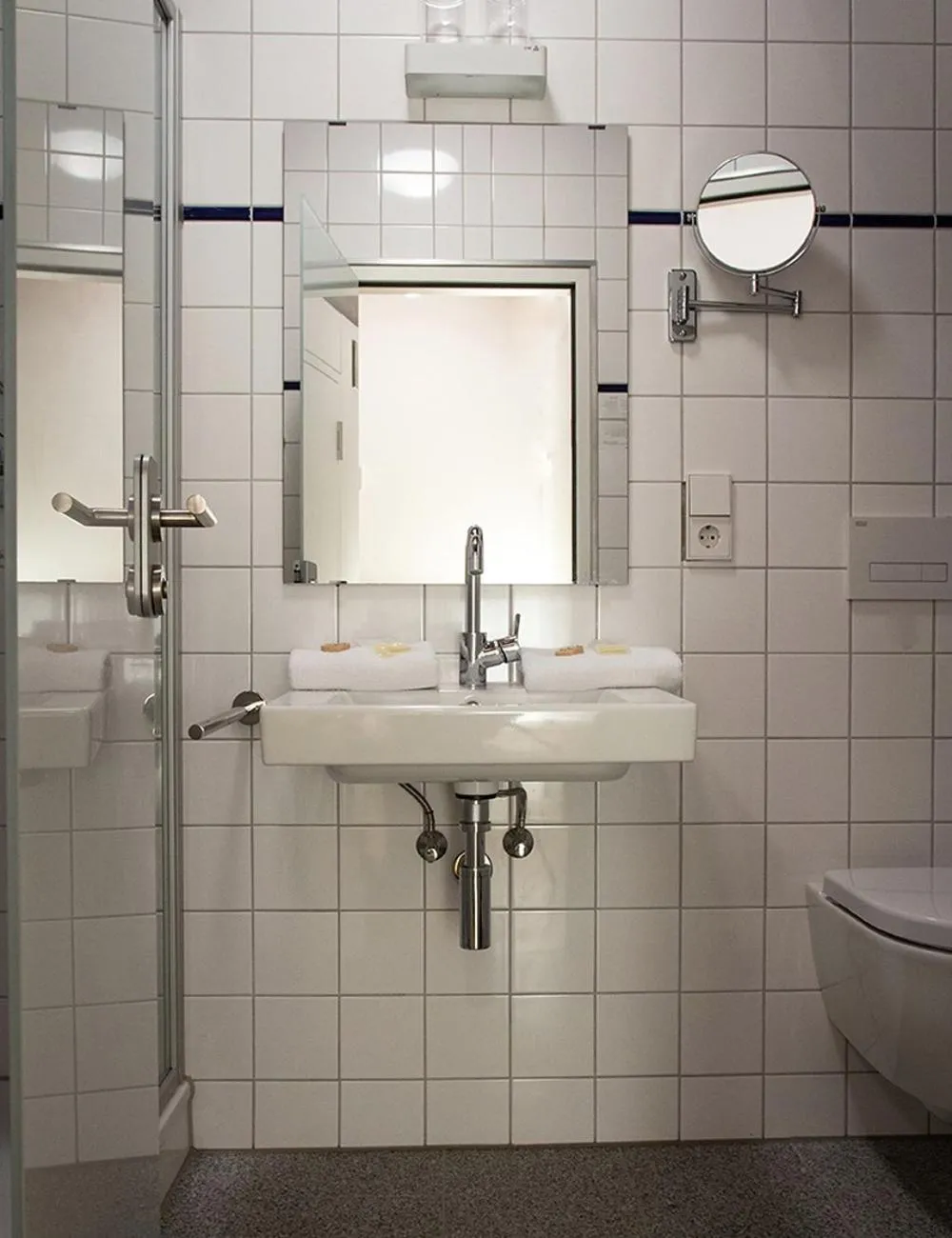 Toilet in Hotel Krone Zentrum