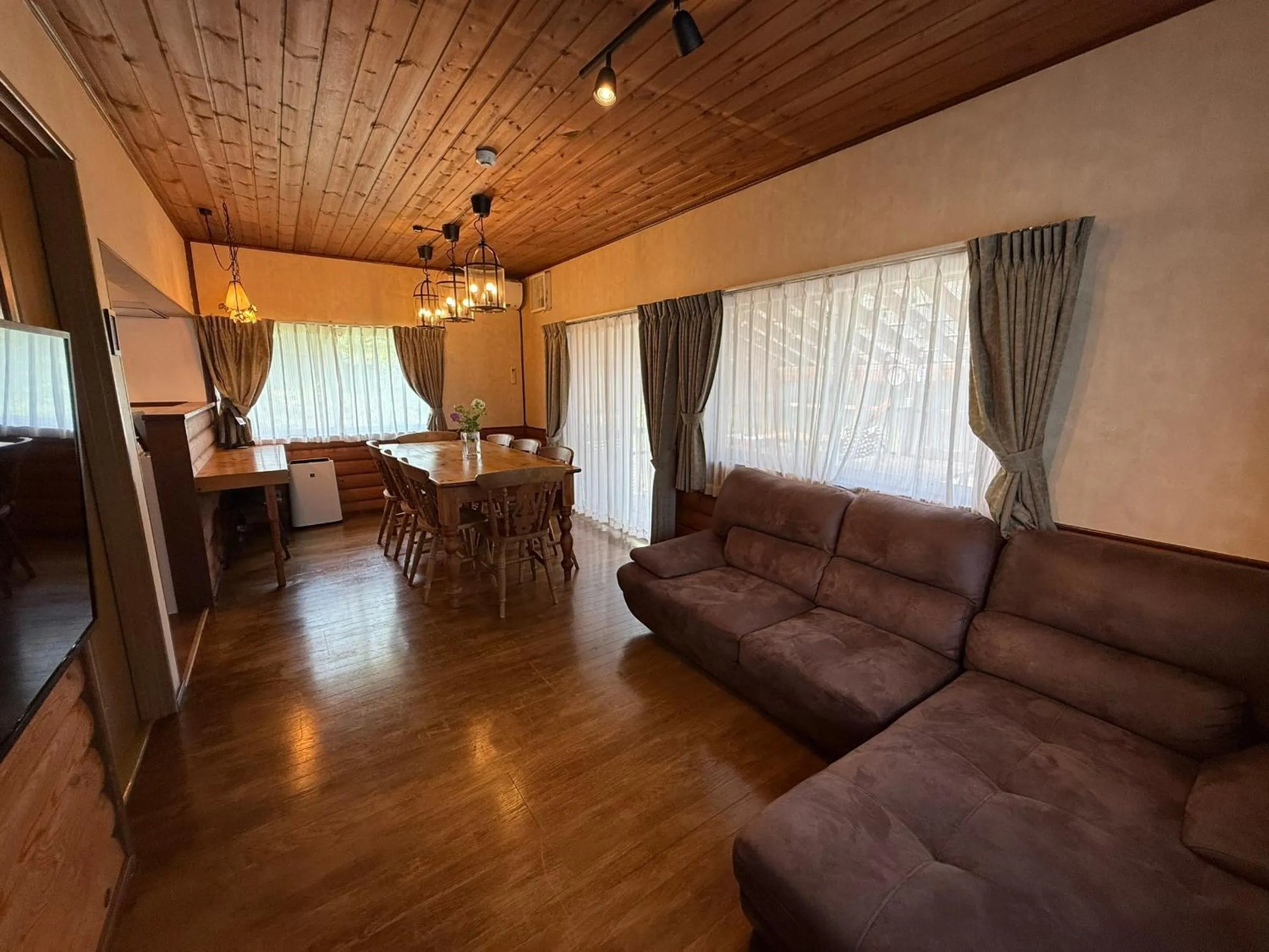 Communal lounge/ TV room in Okayama Hiruzen Villas Peter Pan