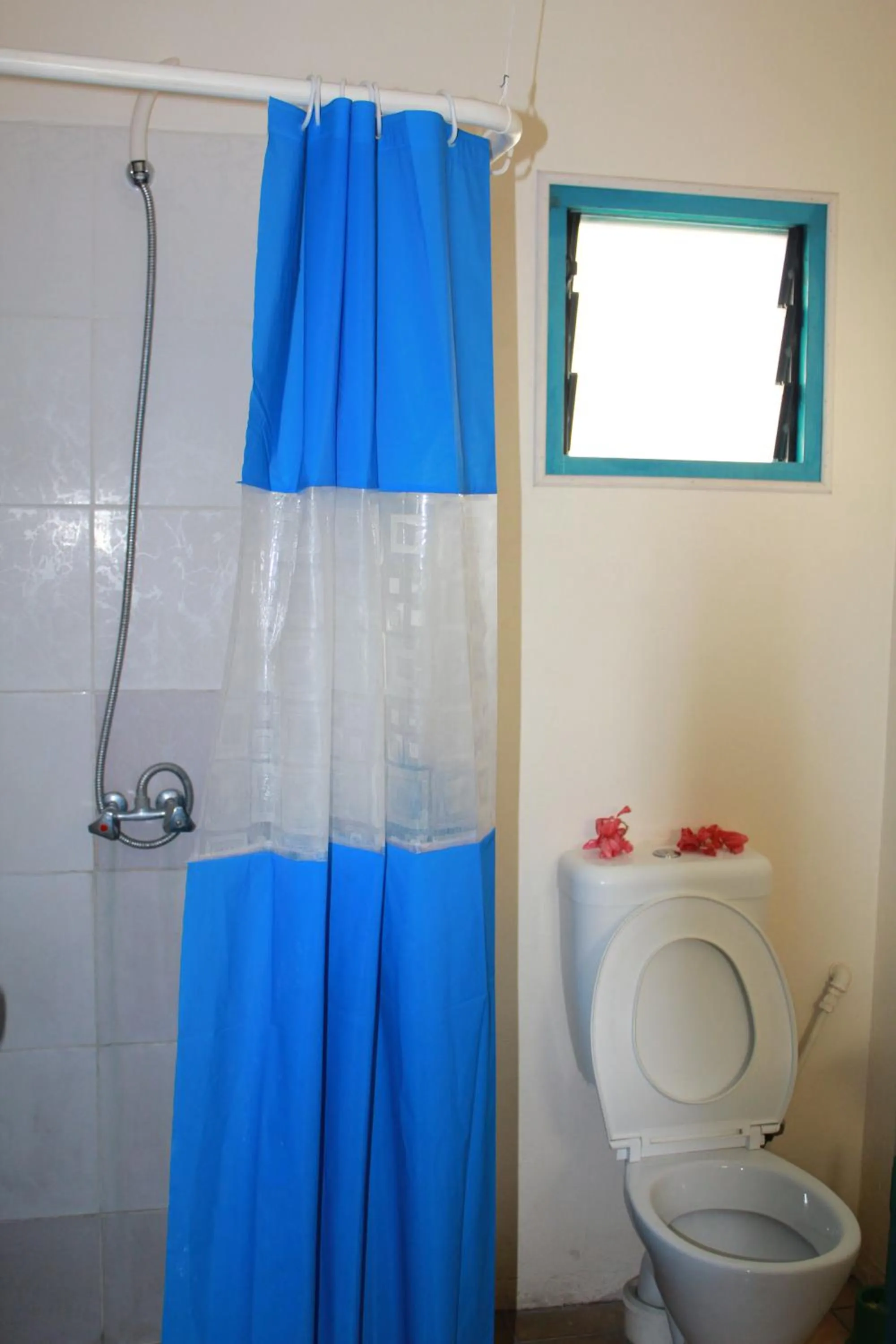 Bathroom in Pacific Paradise Motel