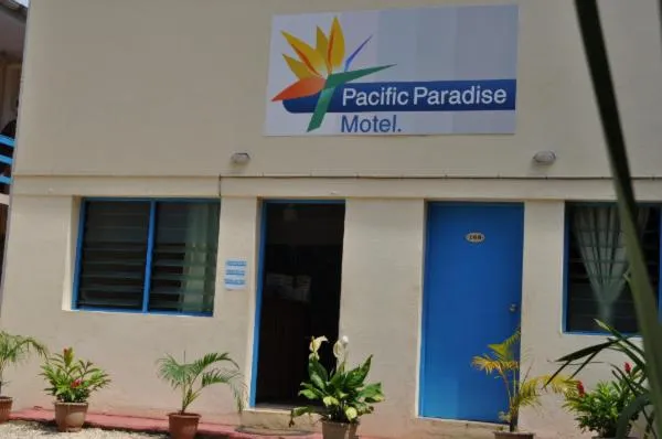 Facade/entrance in Pacific Paradise Motel