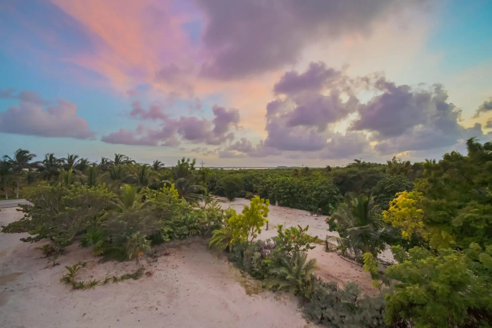 San Bruno TROPICAL Villa With POOL