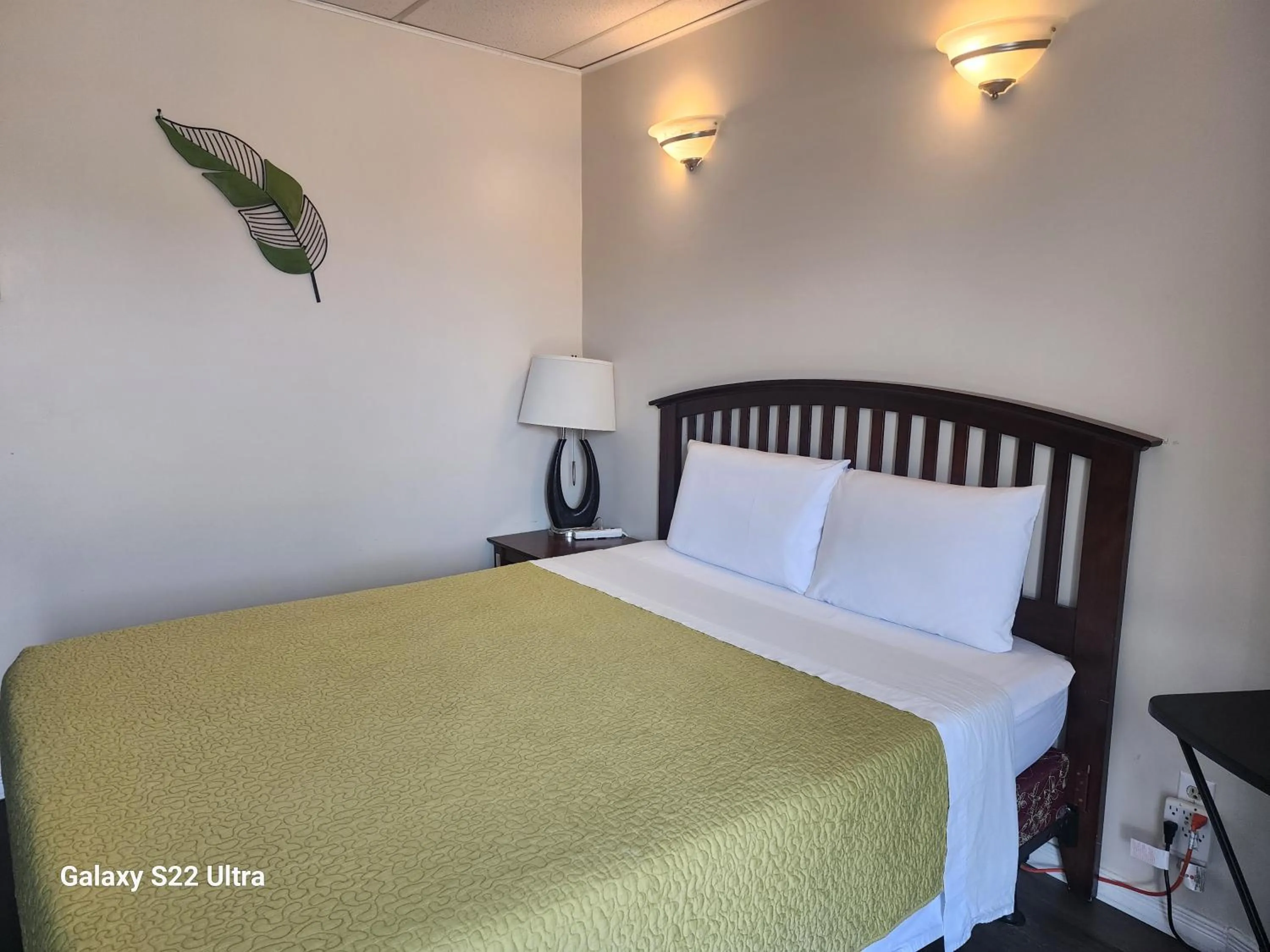 Bed in Nipigon Travelers Motel