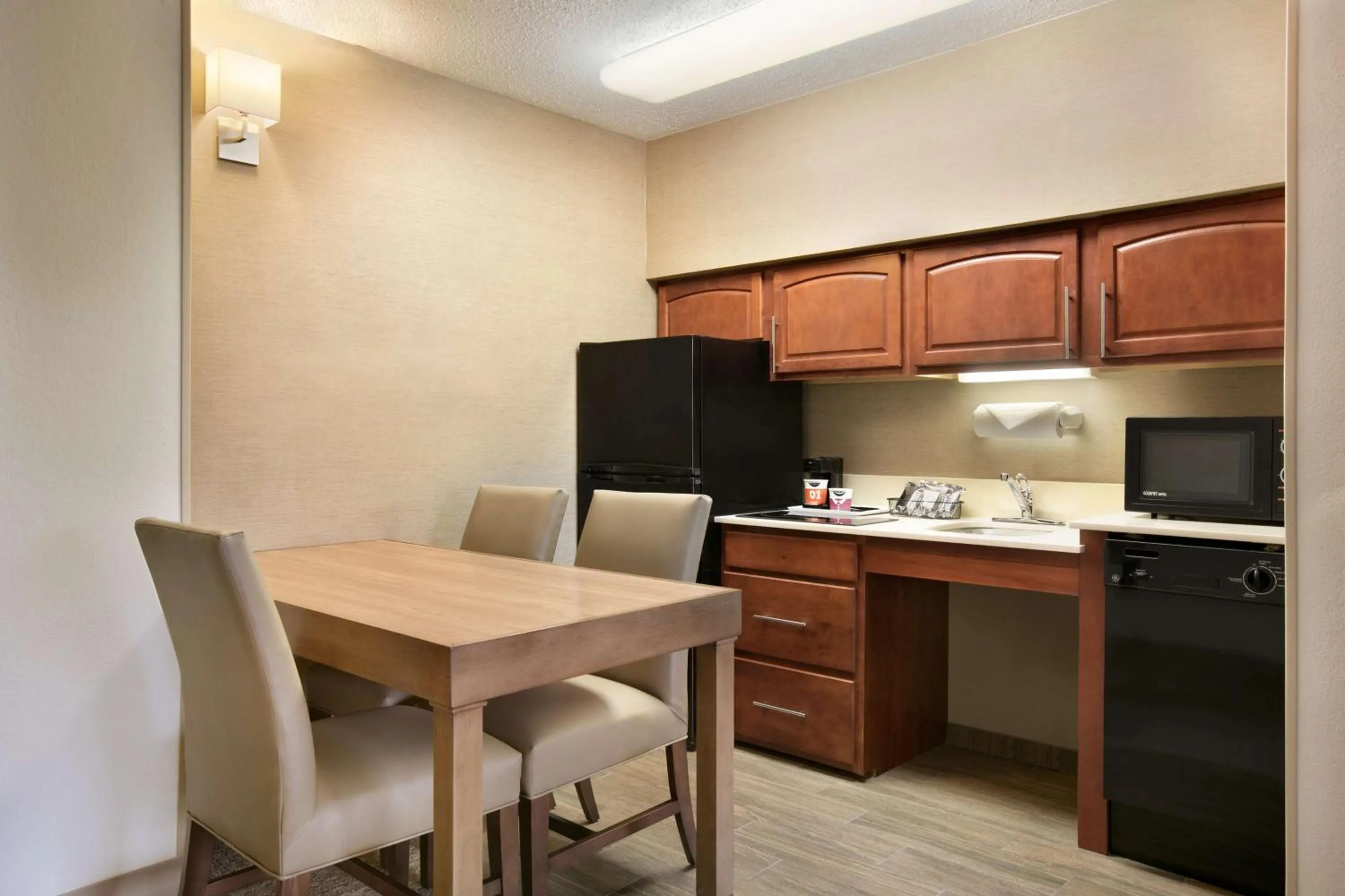 Kitchen or kitchenette in Hampton Inn & Suites Hershey