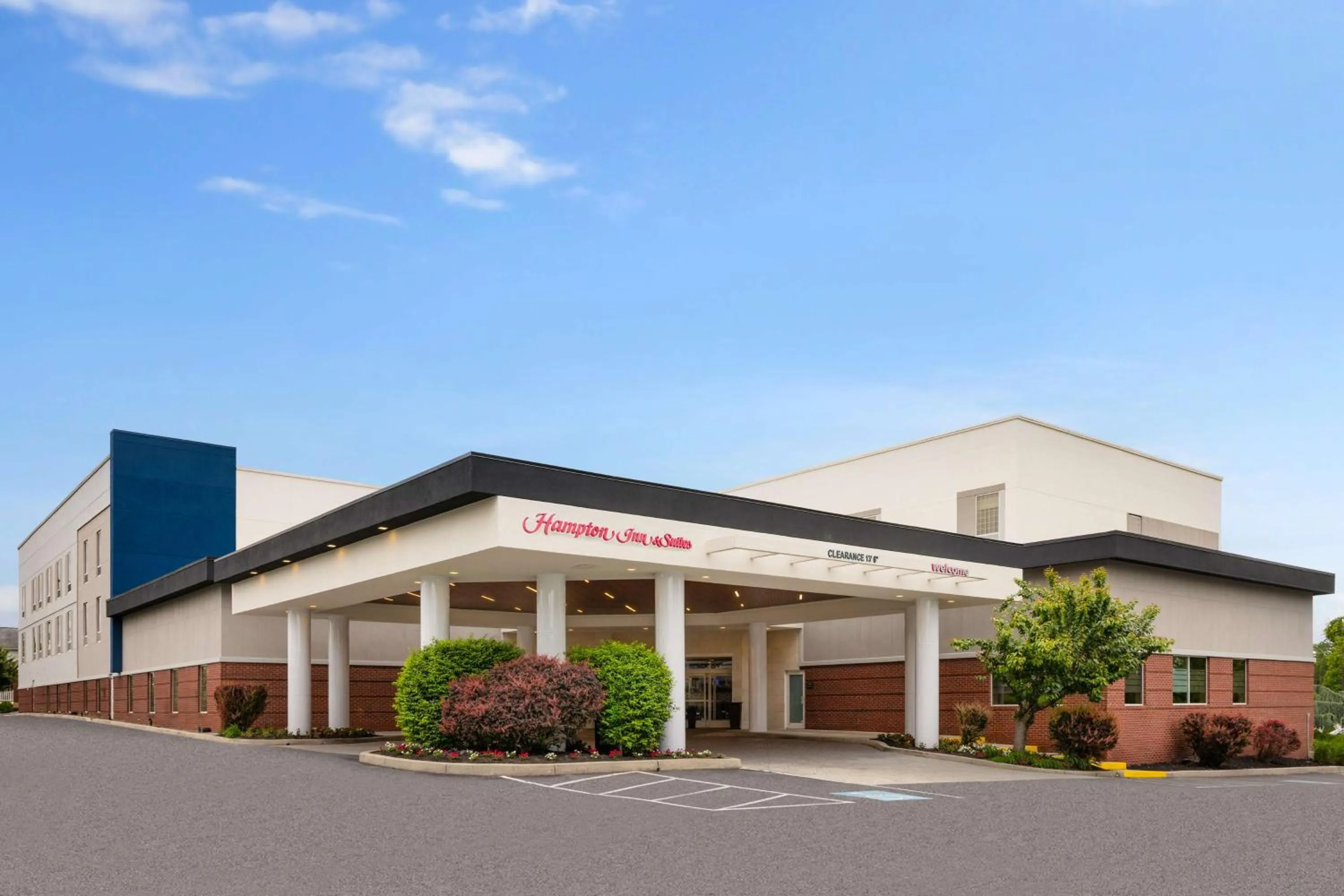 Property building in Hampton Inn & Suites Hershey